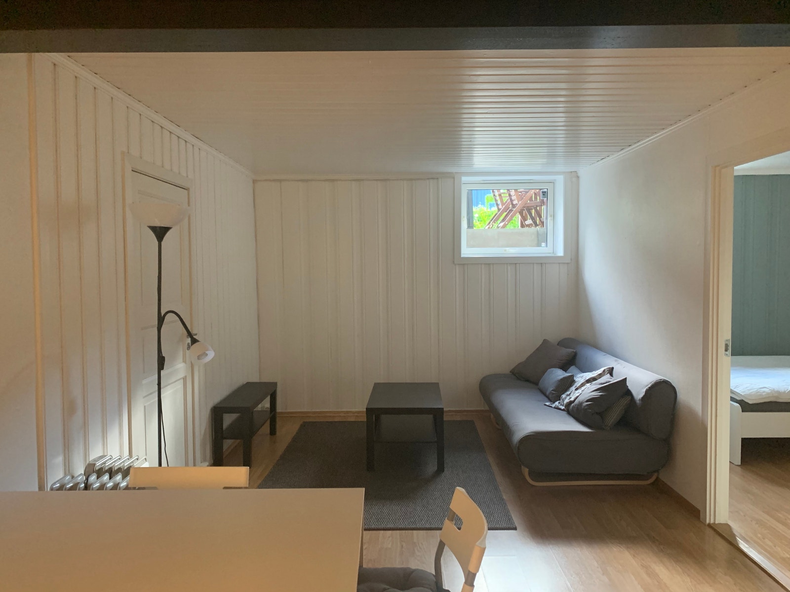 Stueseksjonen med opplegg for TV / Telia (medfølger ikke) Galleribilde