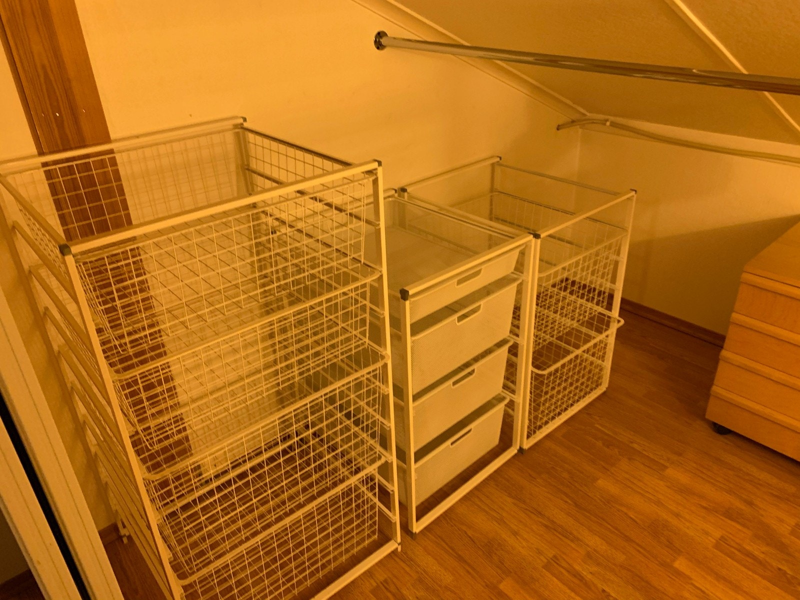 Romslig garderobe Galleribilde