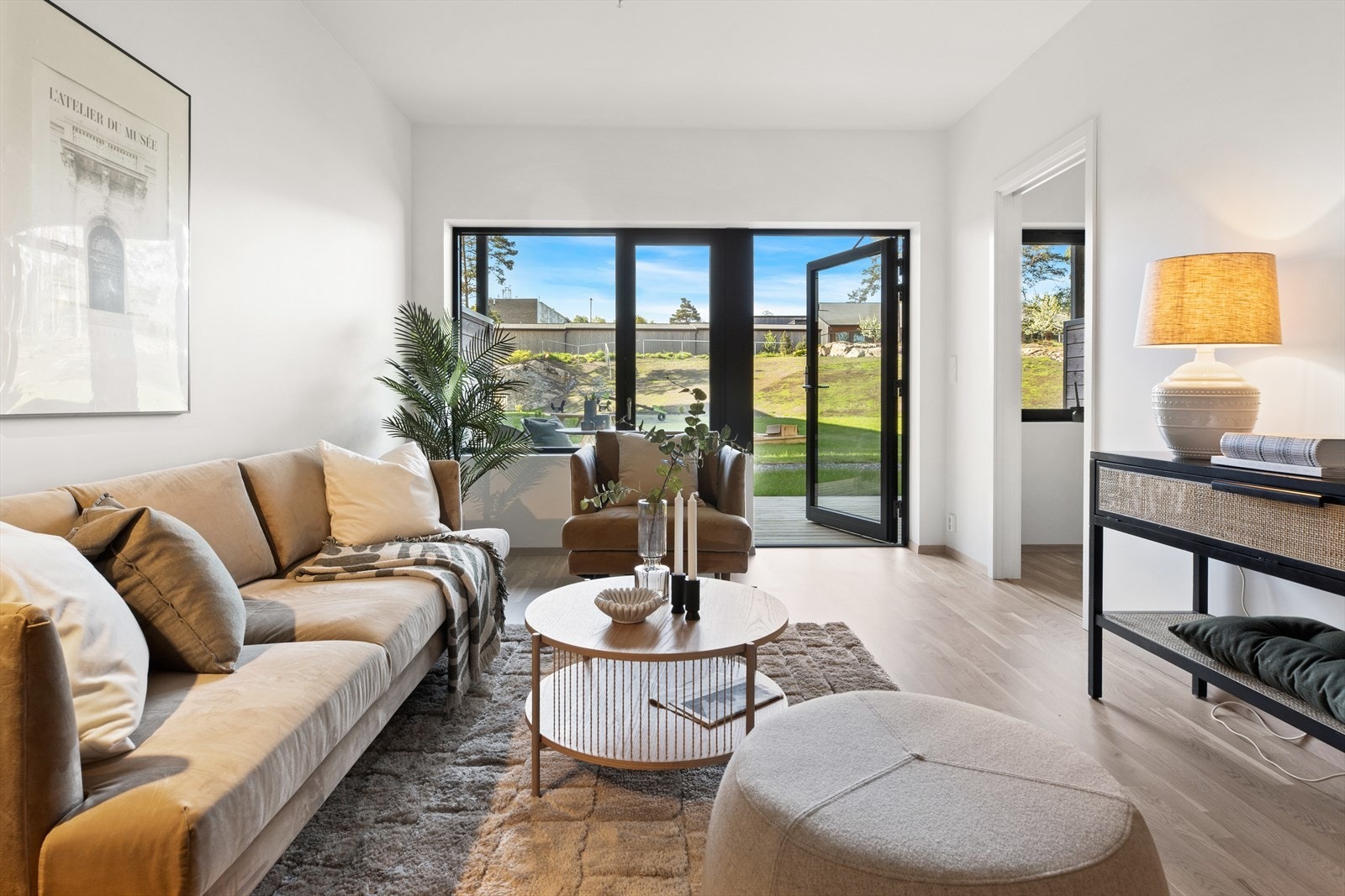 Stue med utgang til terrasse Galleribilde