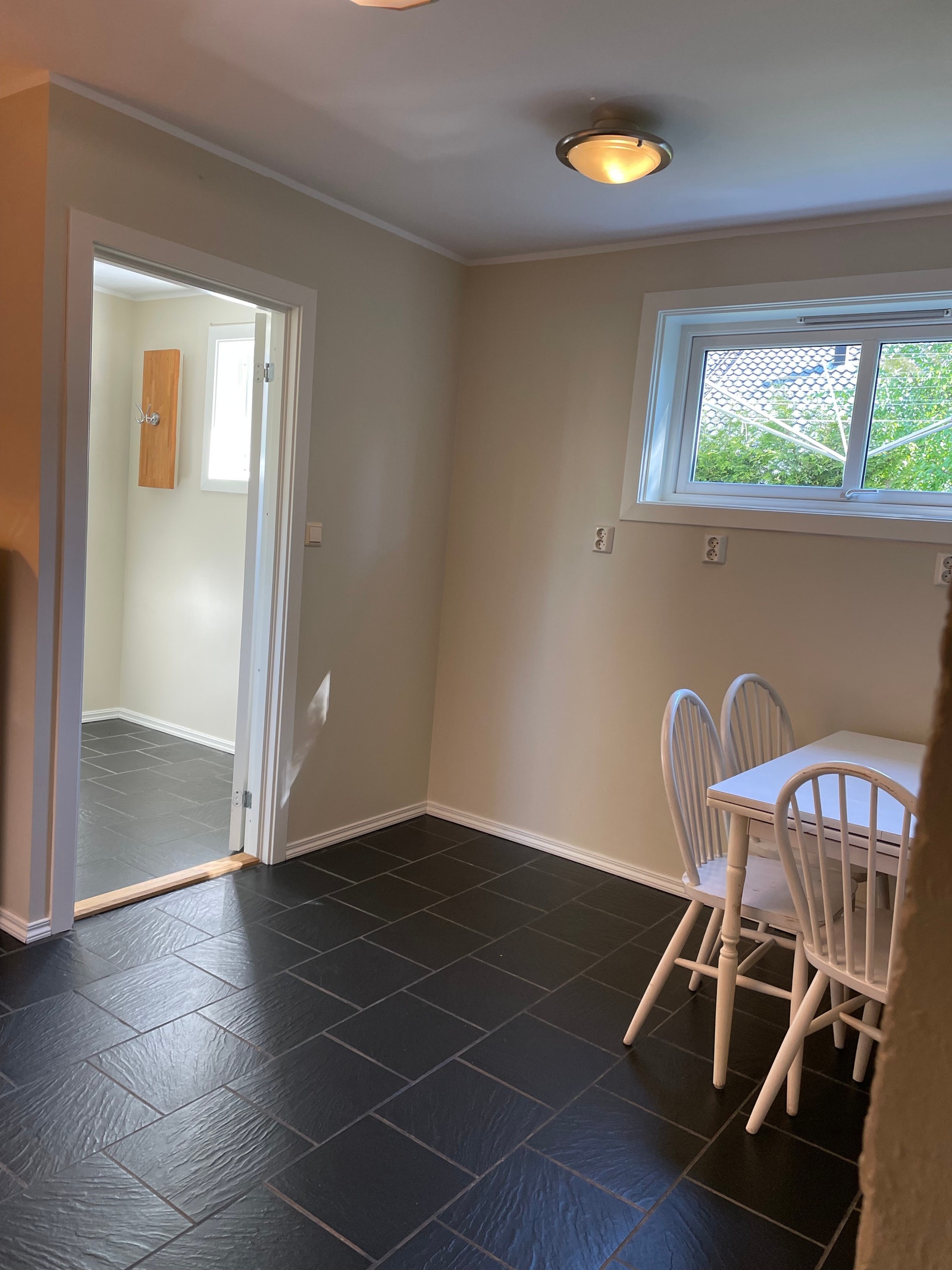 Kjøkken mot gang Galleribilde