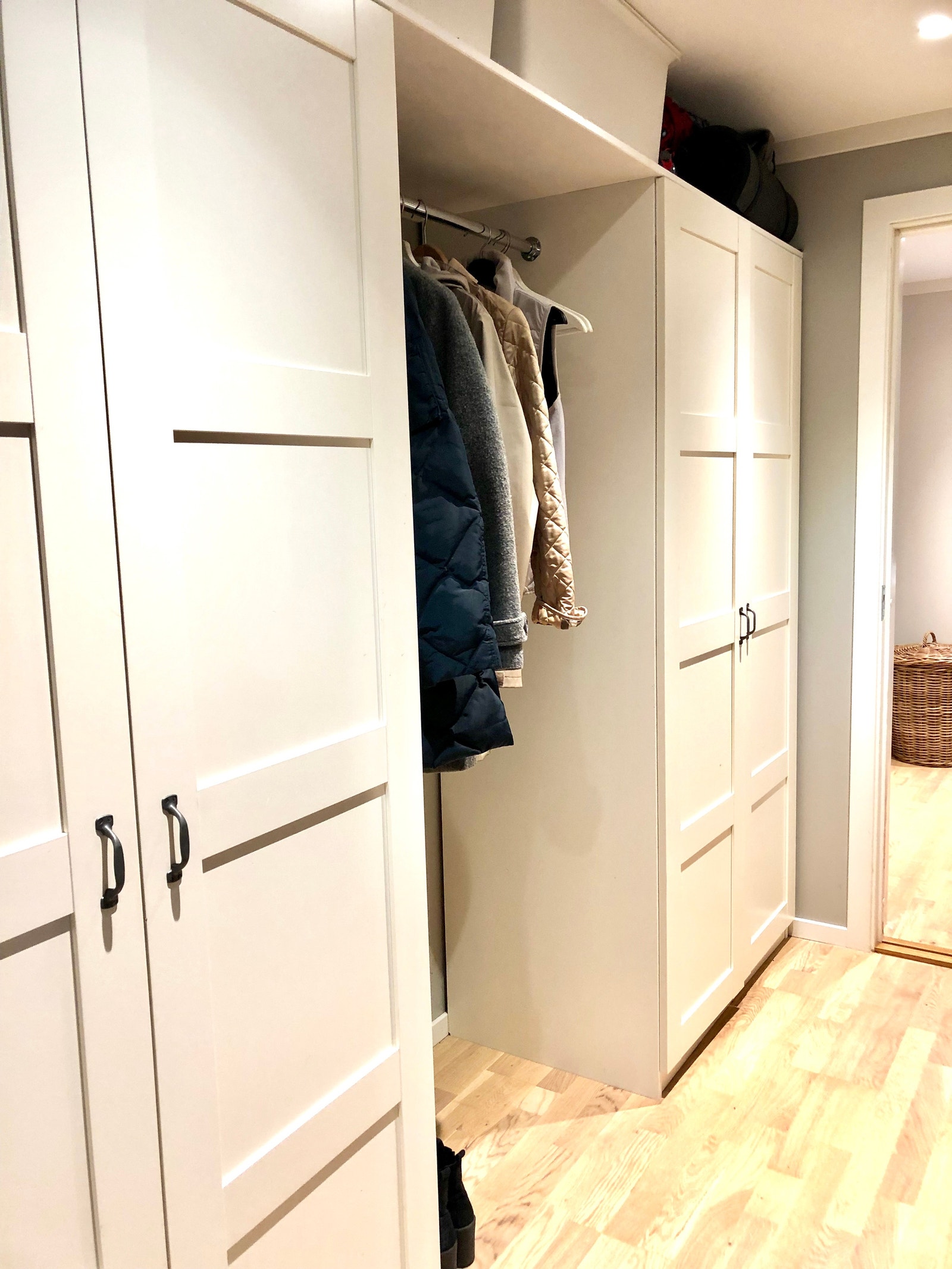 Stor garderobe Galleribilde