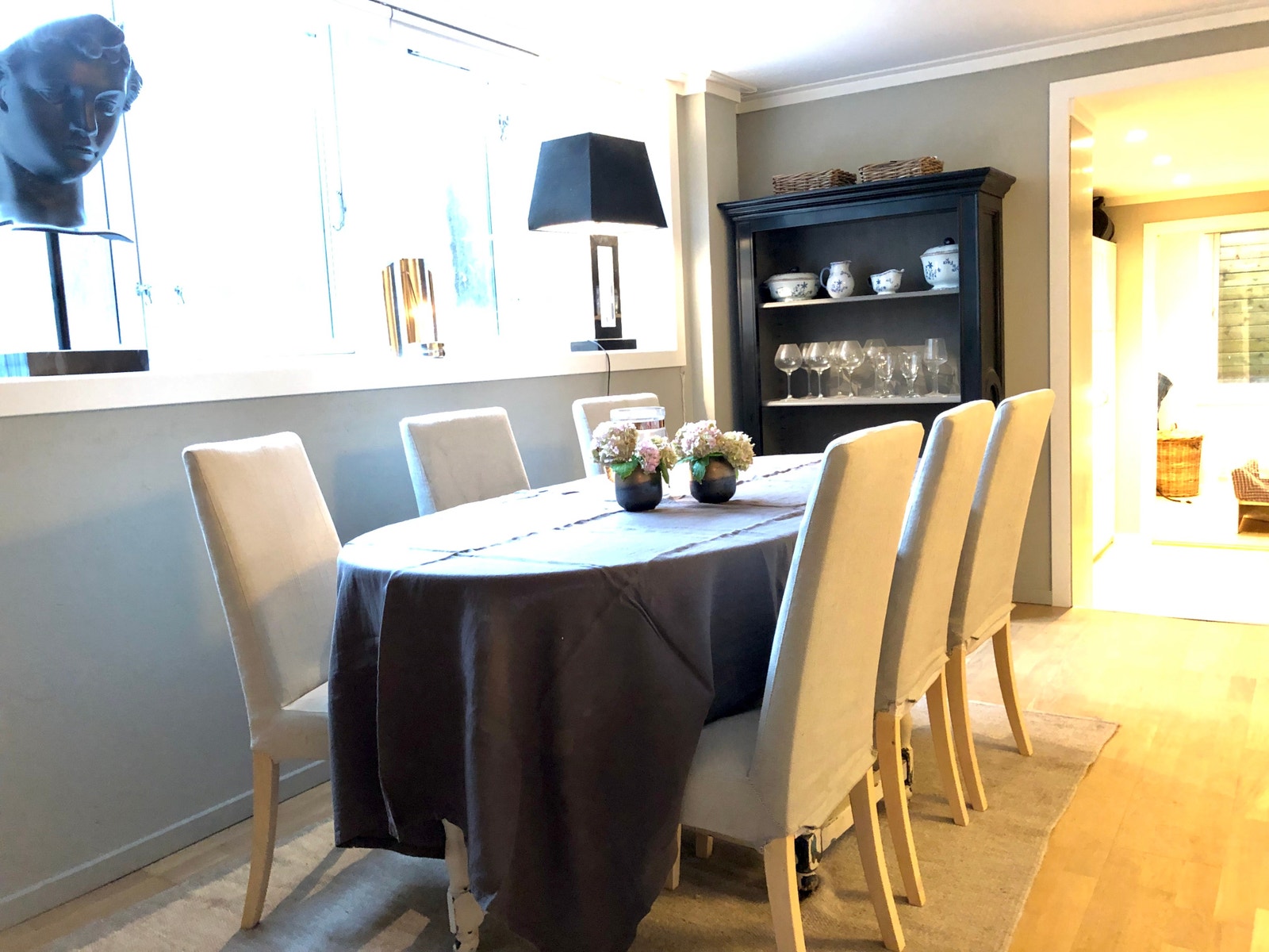 Åpen kjøkkenløsning med spisestue Galleribilde