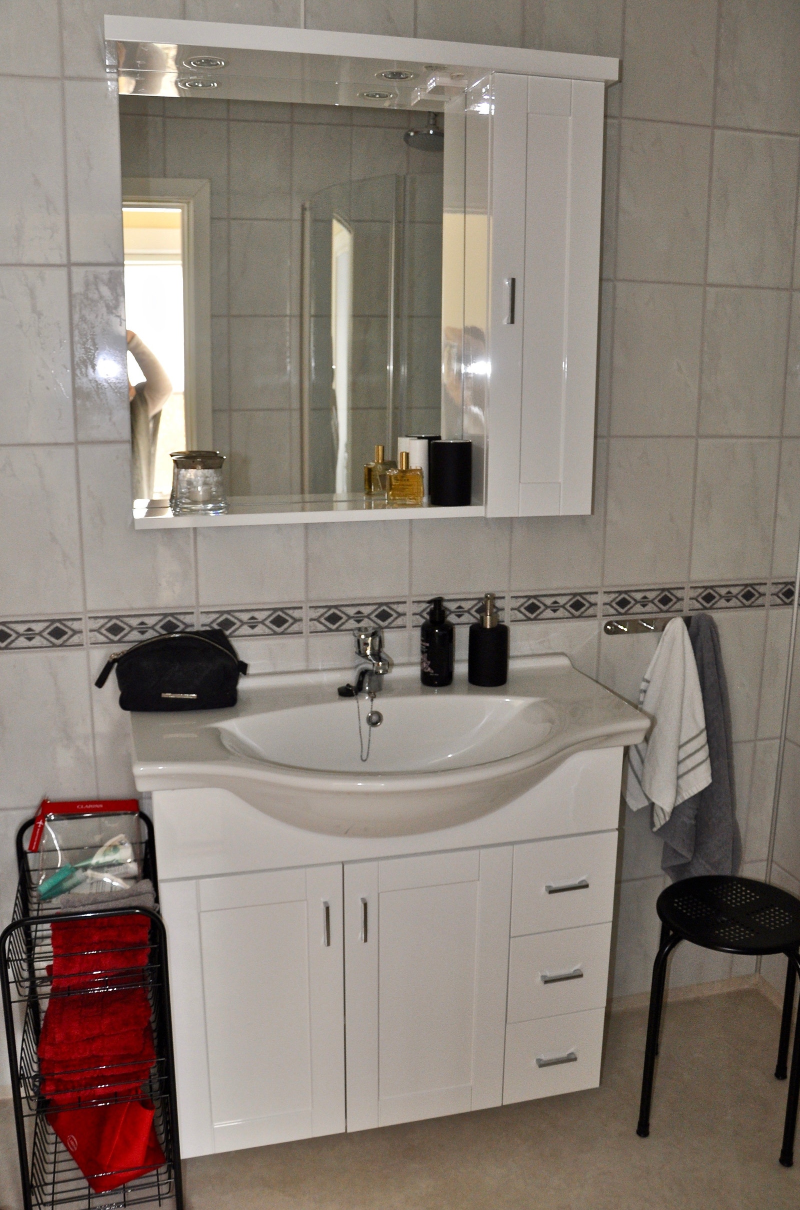 Moderne bad m/varmekabler og dusj Galleribilde