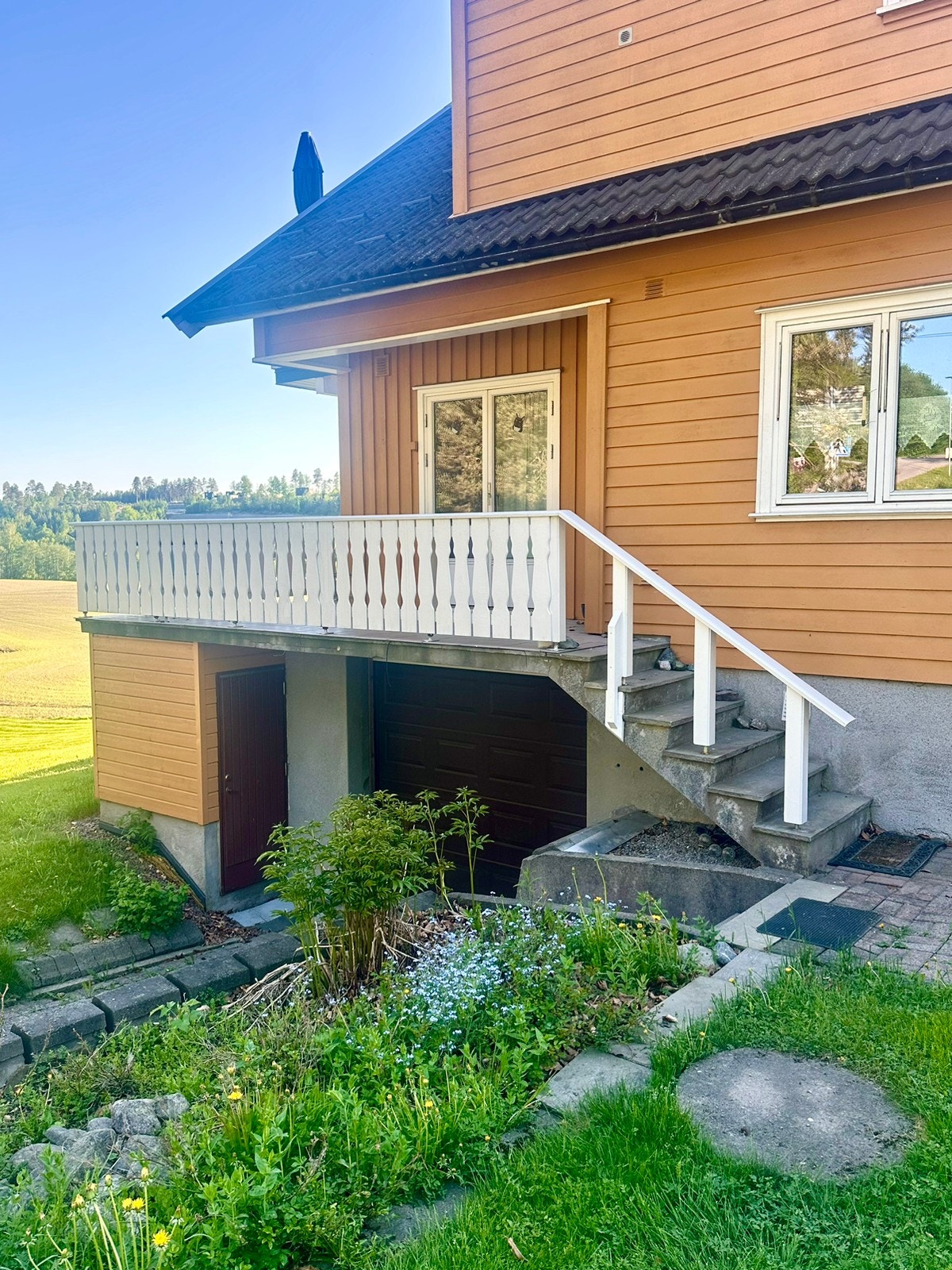 Terrasse mot veien Galleribilde