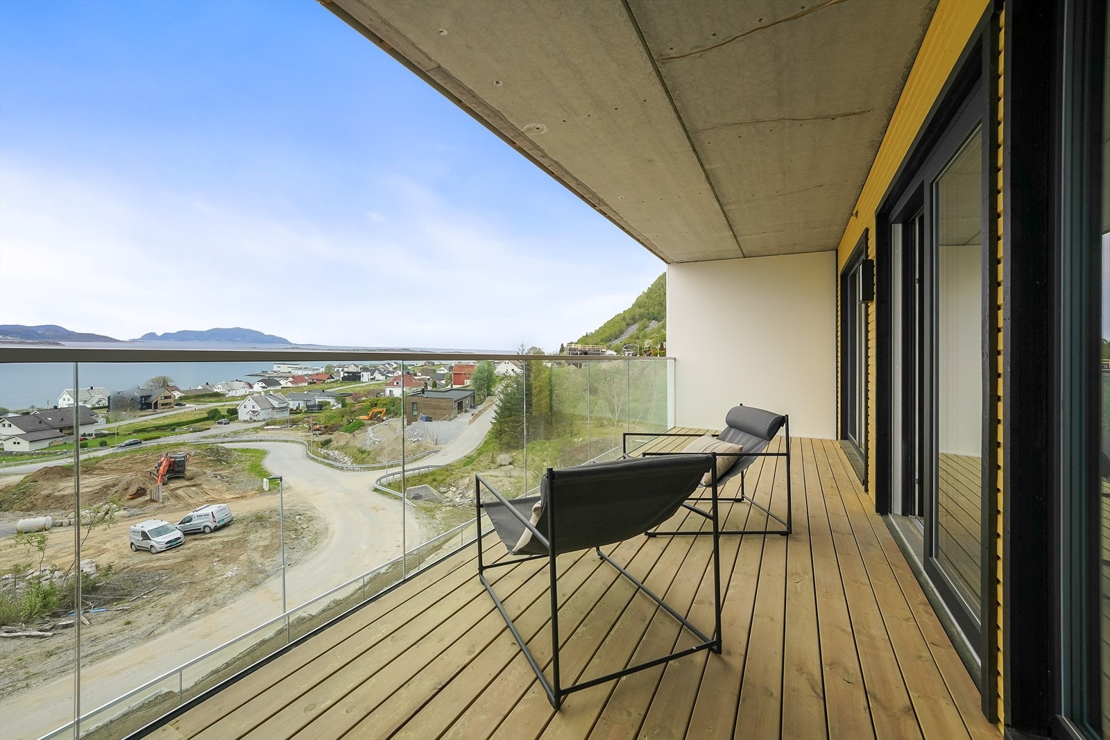 Her kan du sitte å nyte solnedgangen Galleribilde