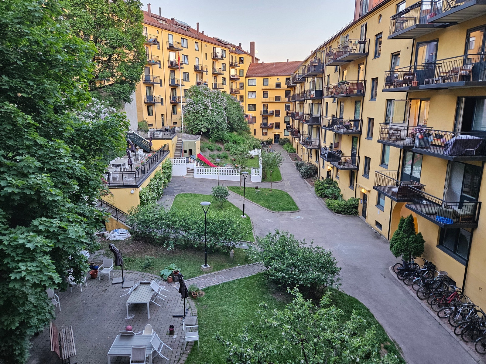 Koselig og fint opparbeidet bakgård Galleribilde