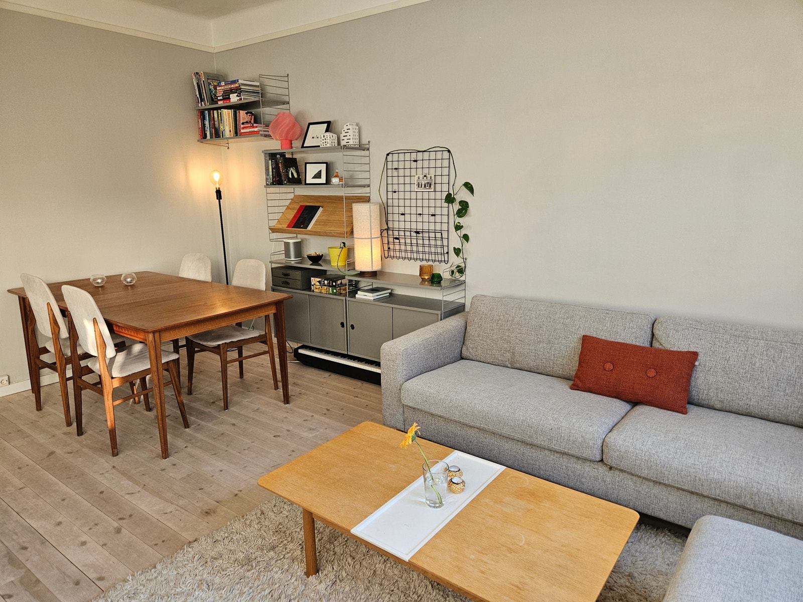 Sofaen og puffen kan bli stående i leiligheten Galleribilde