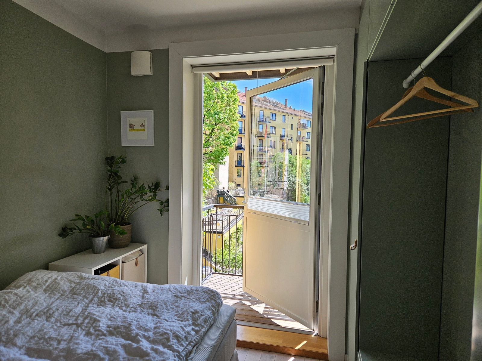 Soverom med utgang til balkong Galleribilde