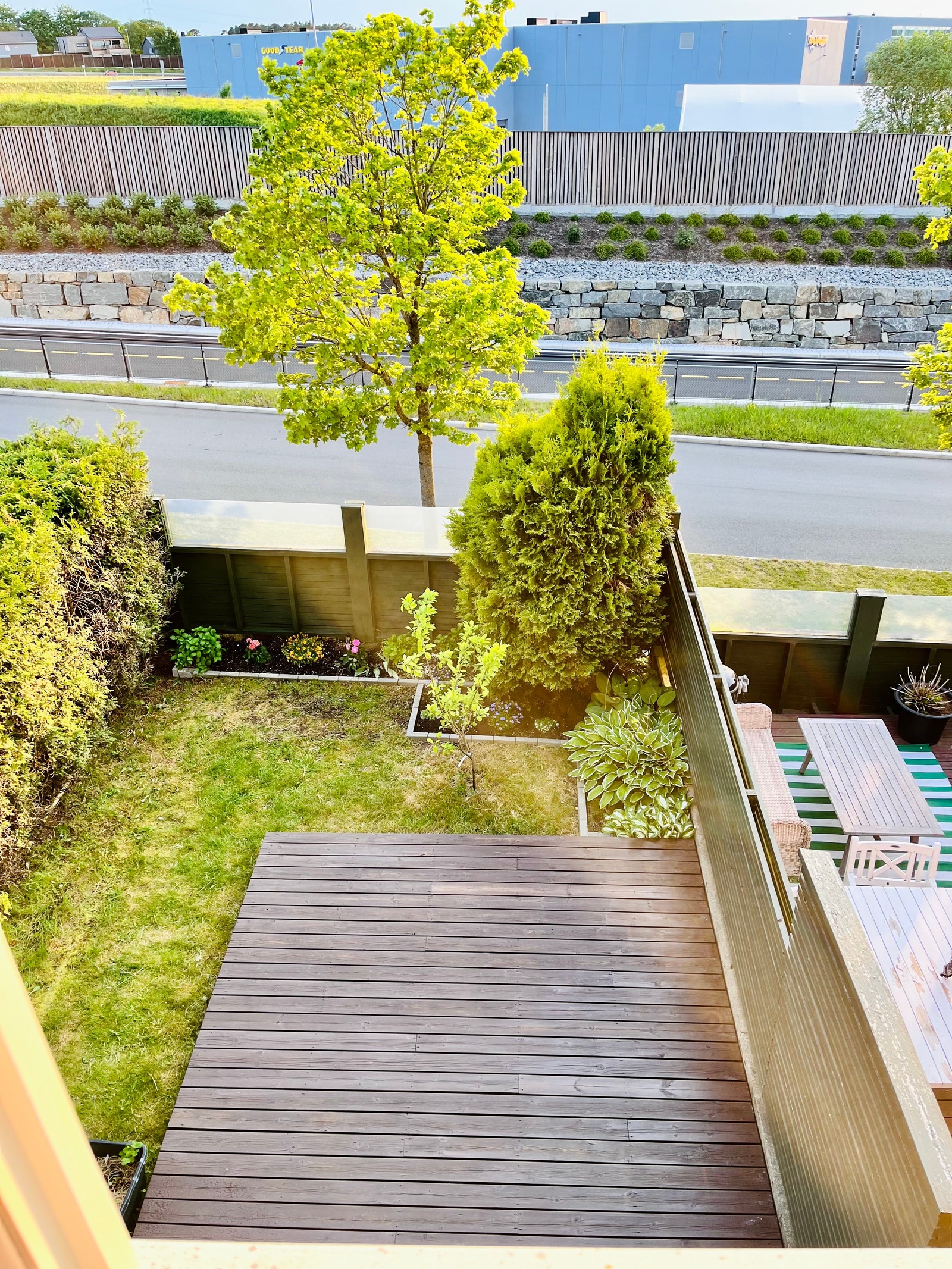 Back side of the house from 2nd floor. Large terrace with a small but lovely garden. Galleribilde