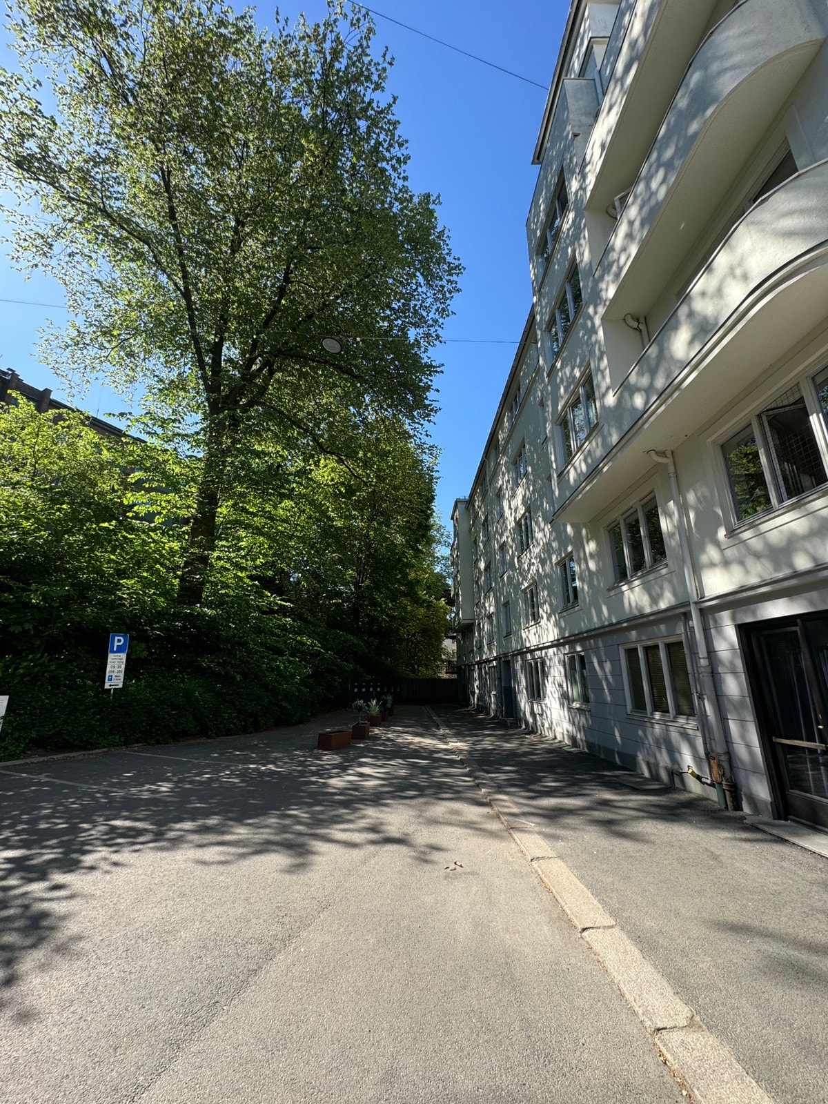 Fasade mot grøntareal (soverom vender denne veien) Galleribilde