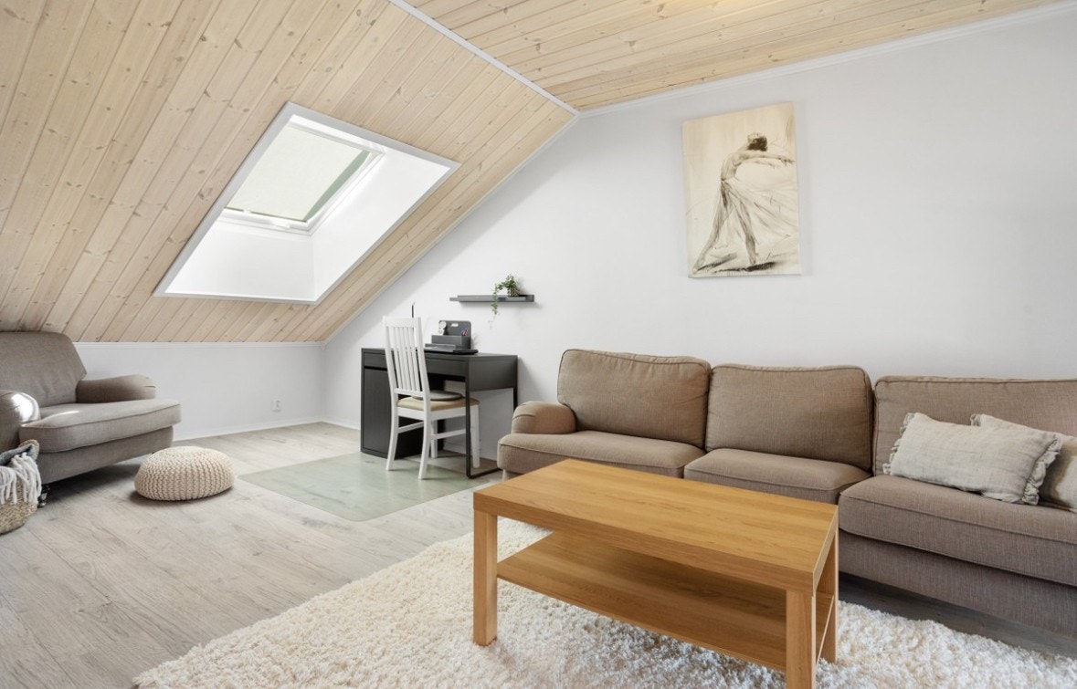 God plass til både seng, hjørnesofa tv-benk og hjemmekontor Galleribilde