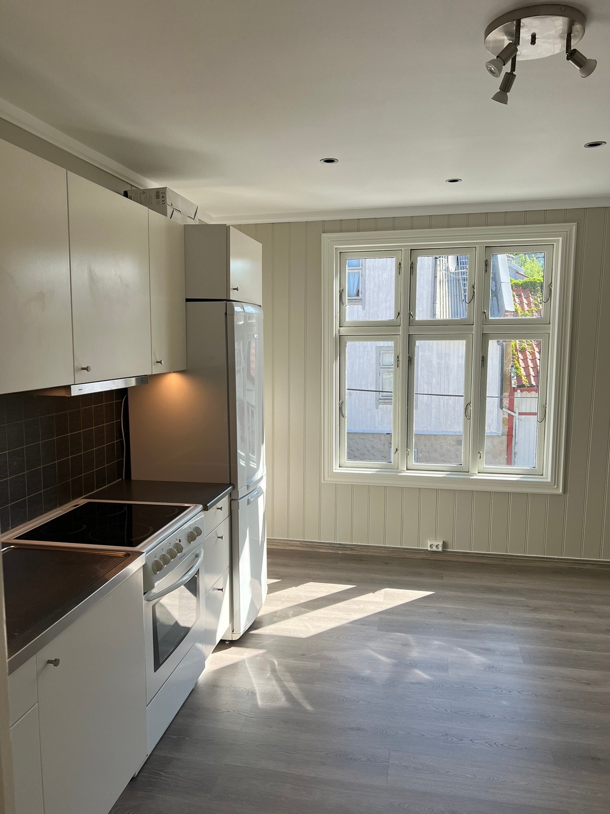 kjøkken-stue-soverom Galleribilde