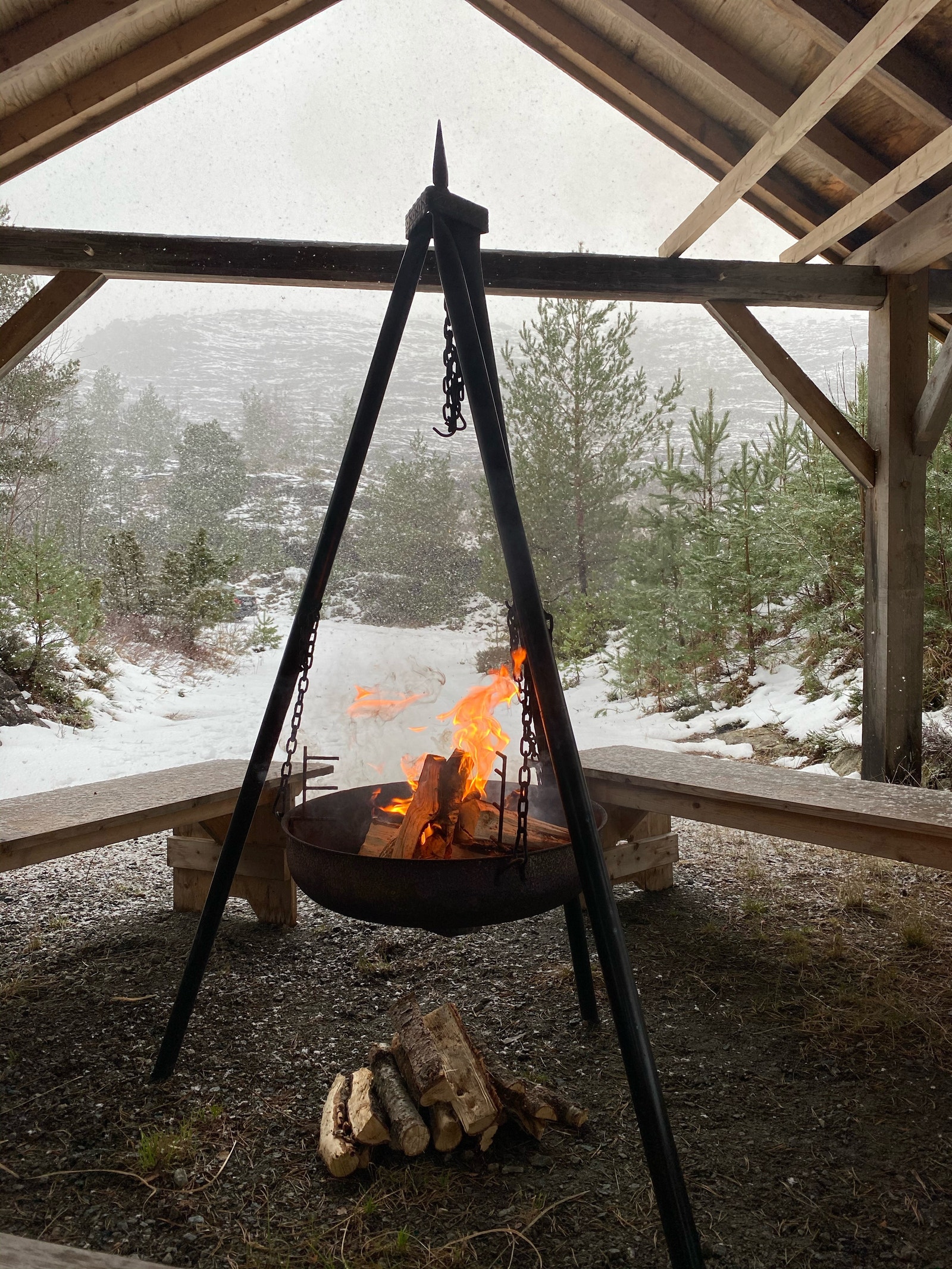 Grindabygget vårt rett ute i skogen er til disposisjon Galleribilde