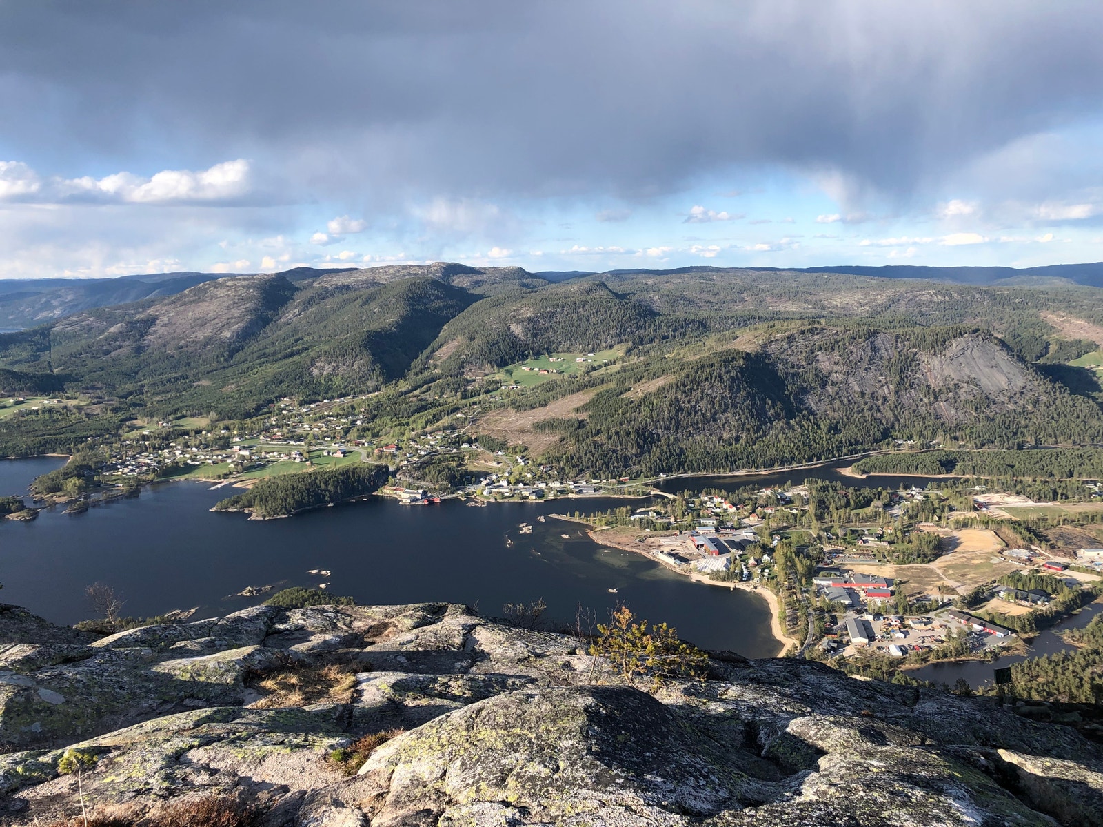 Utsikt fra Skuggeknatten mot Treungen Galleribilde