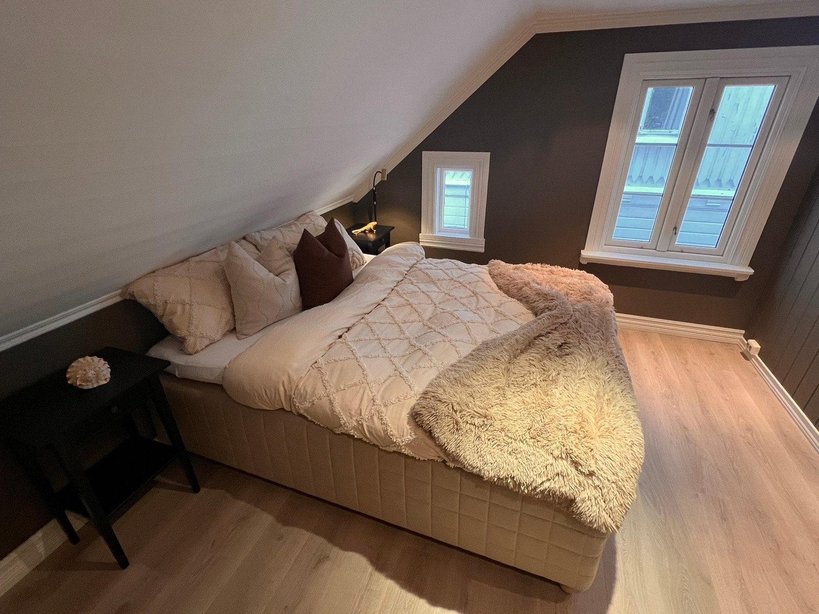 Soverom 1 med eget avlukke for mulig garderobe i tillegg til fast garderobeskap. Galleribilde