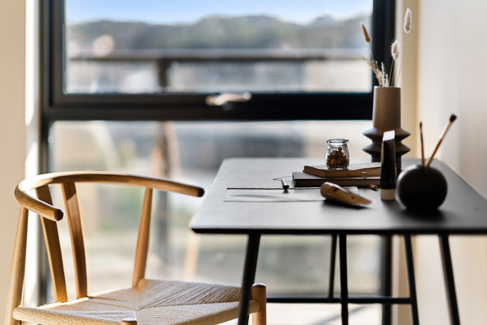 Praktisk sone for både hjemmekontor og lekser. Galleribilde