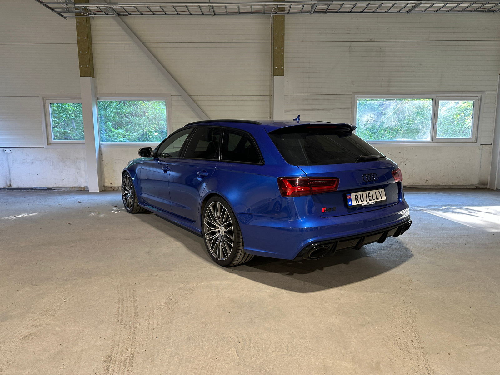 Audi RS6 PERFORMANCE/LUFT/H.FESTE/MATRIX/BOSE/MILLTEK/S+V 2