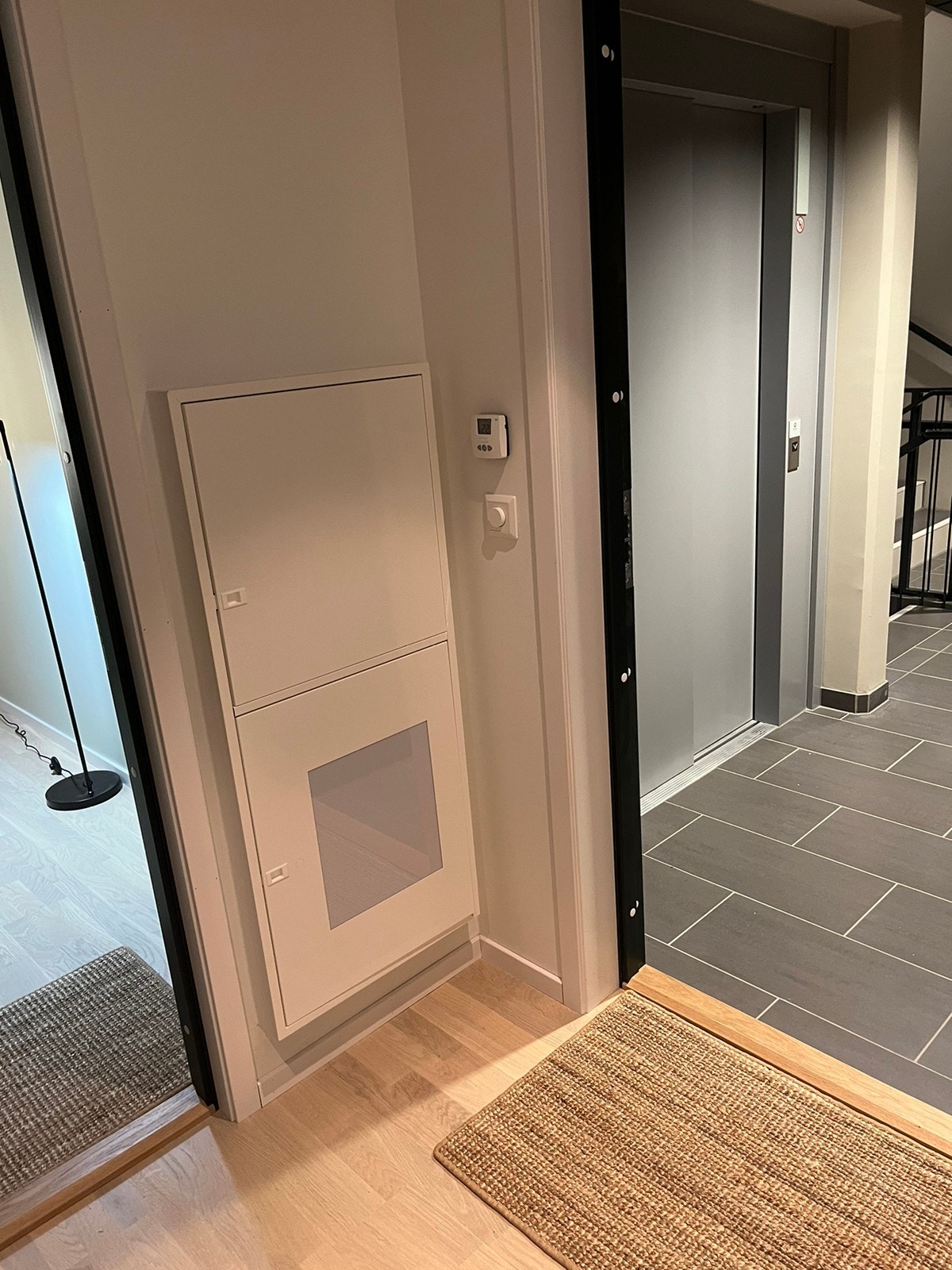 Heis rett utenfor inngangsdør Galleribilde