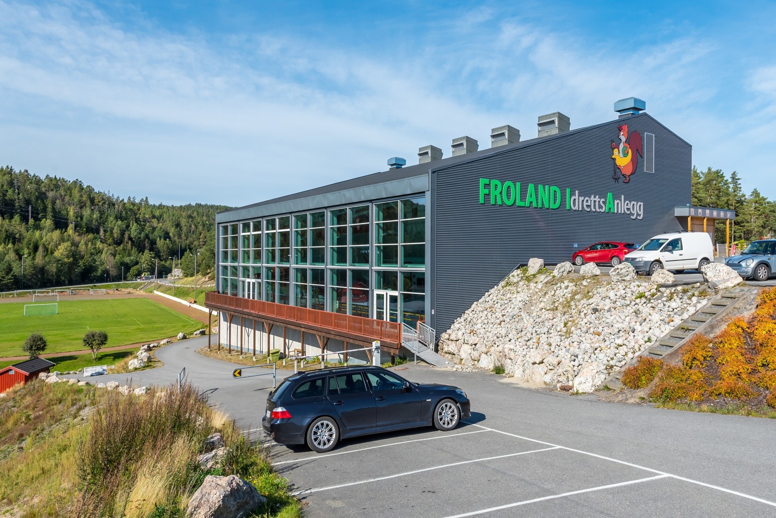 En kort kjøretur unna finner man Frolandia med svømmehall, treningsenter mv. Galleribilde