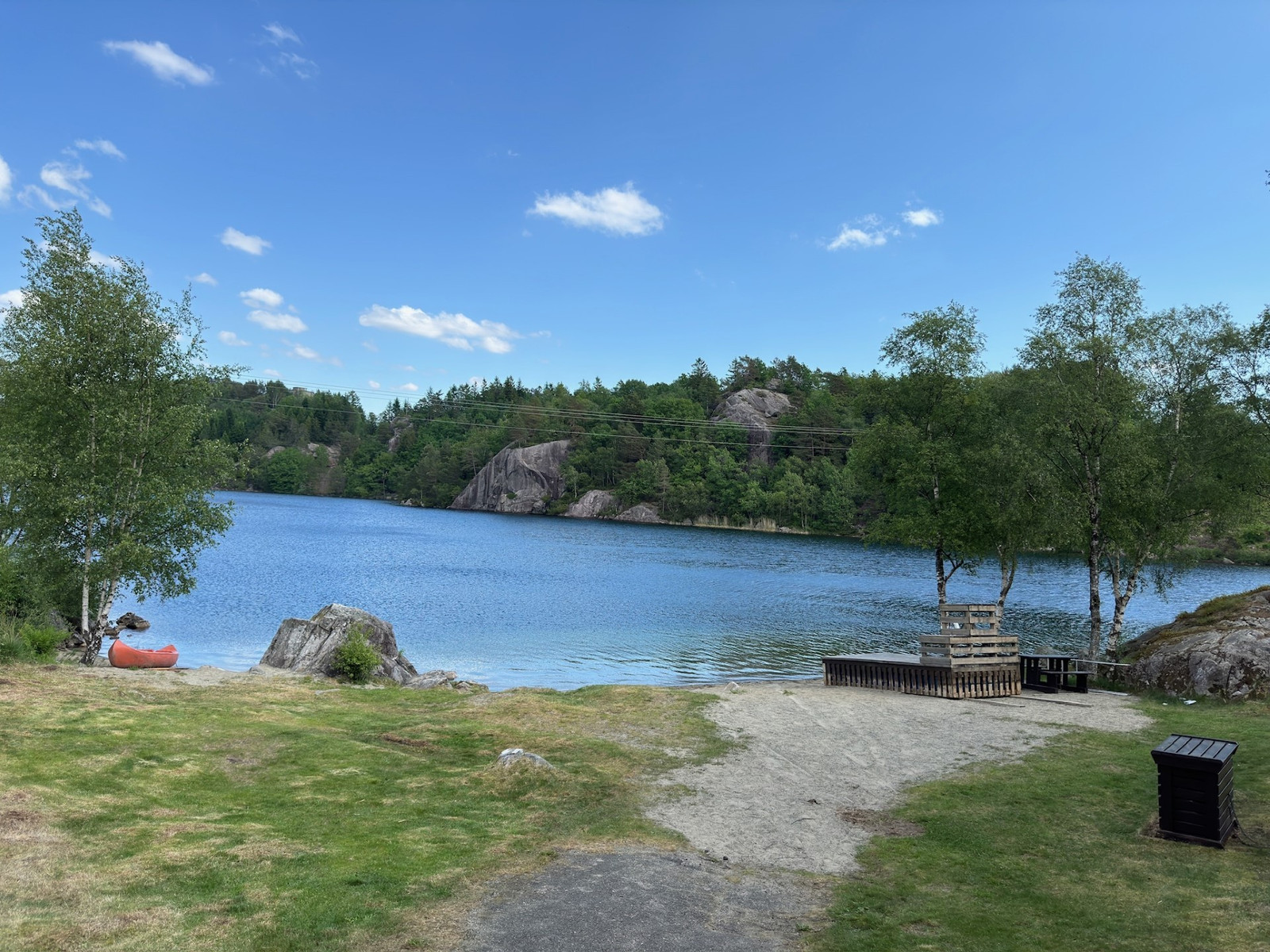 ca 450m i/luftlinje til flott badestrand v/Langevannet