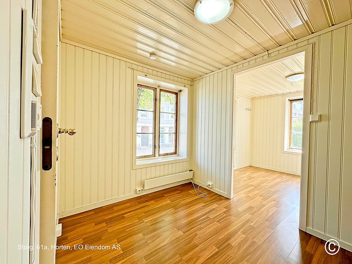 Mellomgangen mellom baderom (til venstre) og soverom (til høyre). Galleribilde