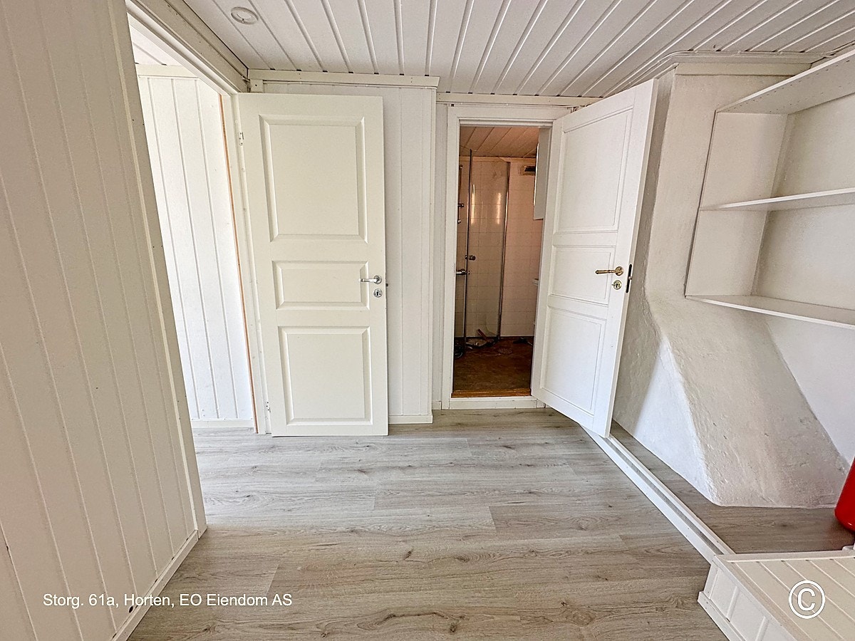 Inngang til bad rett frem og til venstre er inngang til soverom nr. 2. Galleribilde