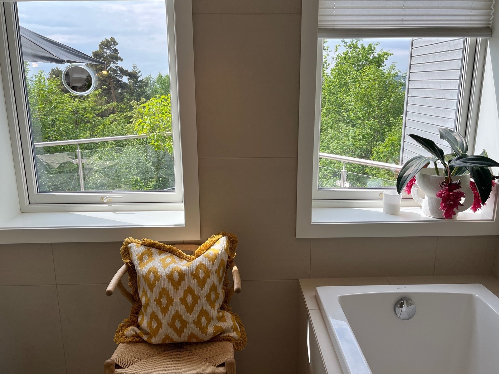 Masse lys inn Galleribilde