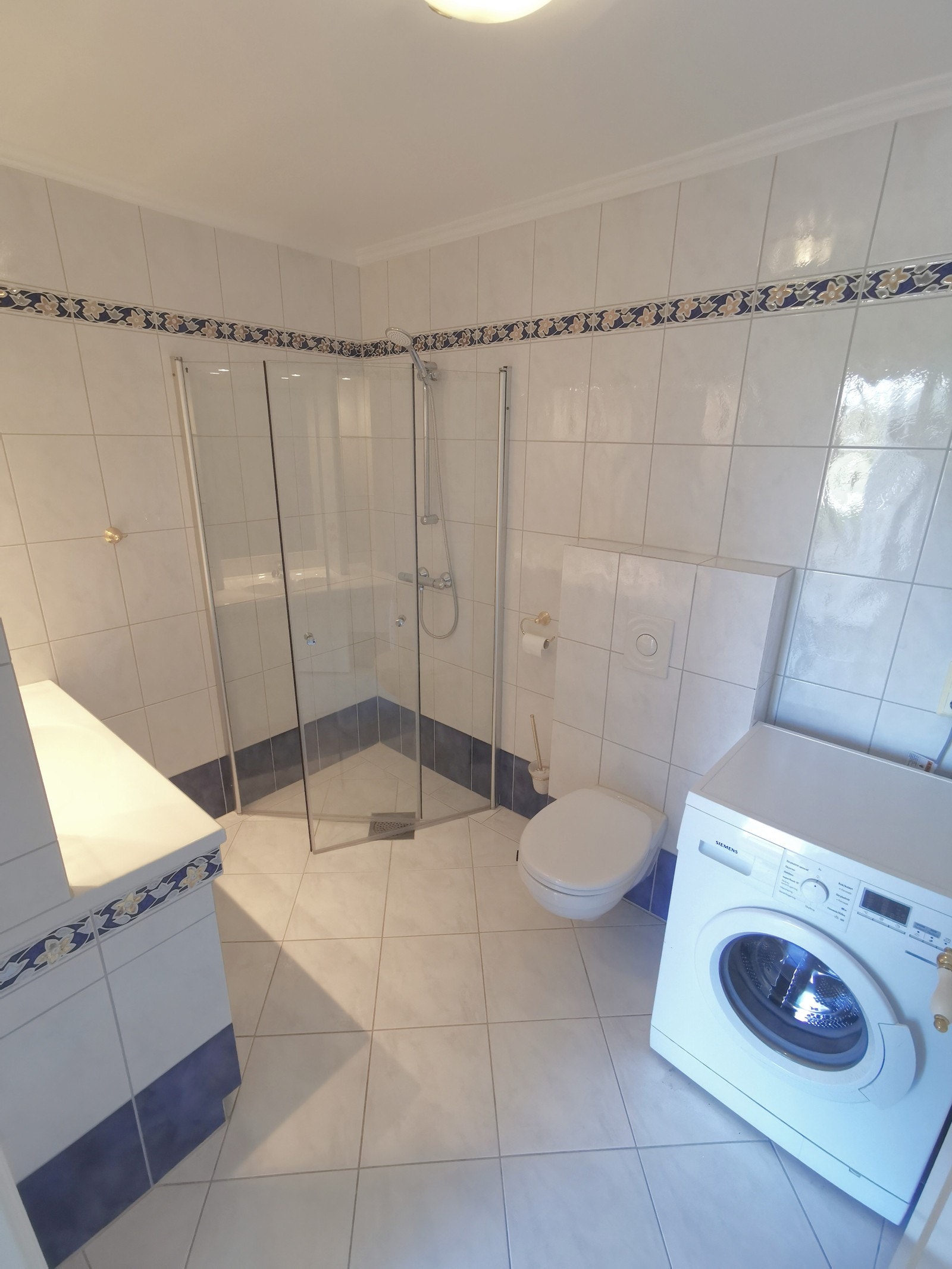 vaskemaskin, vegghengt wc Galleribilde