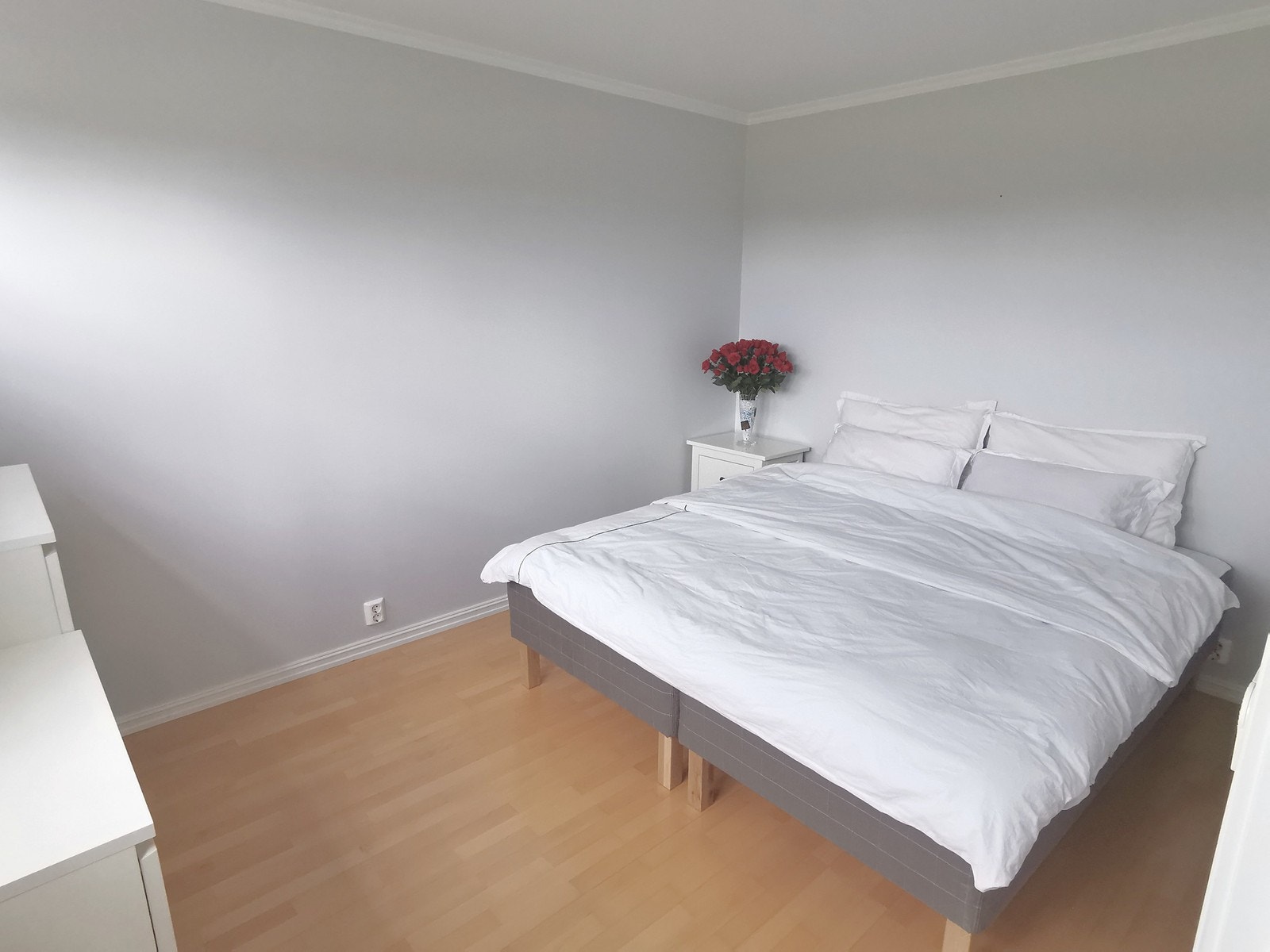 180x200cm seng og 2 kommoder Galleribilde