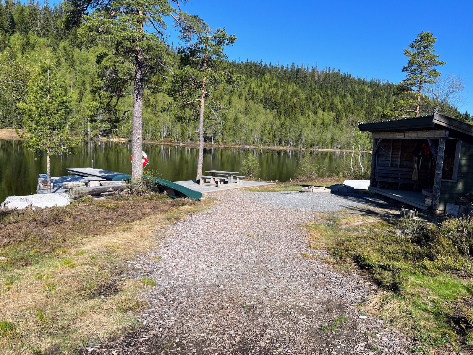 Badeplass, grillplass og gapahuk ved Killingtjern Galleribilde