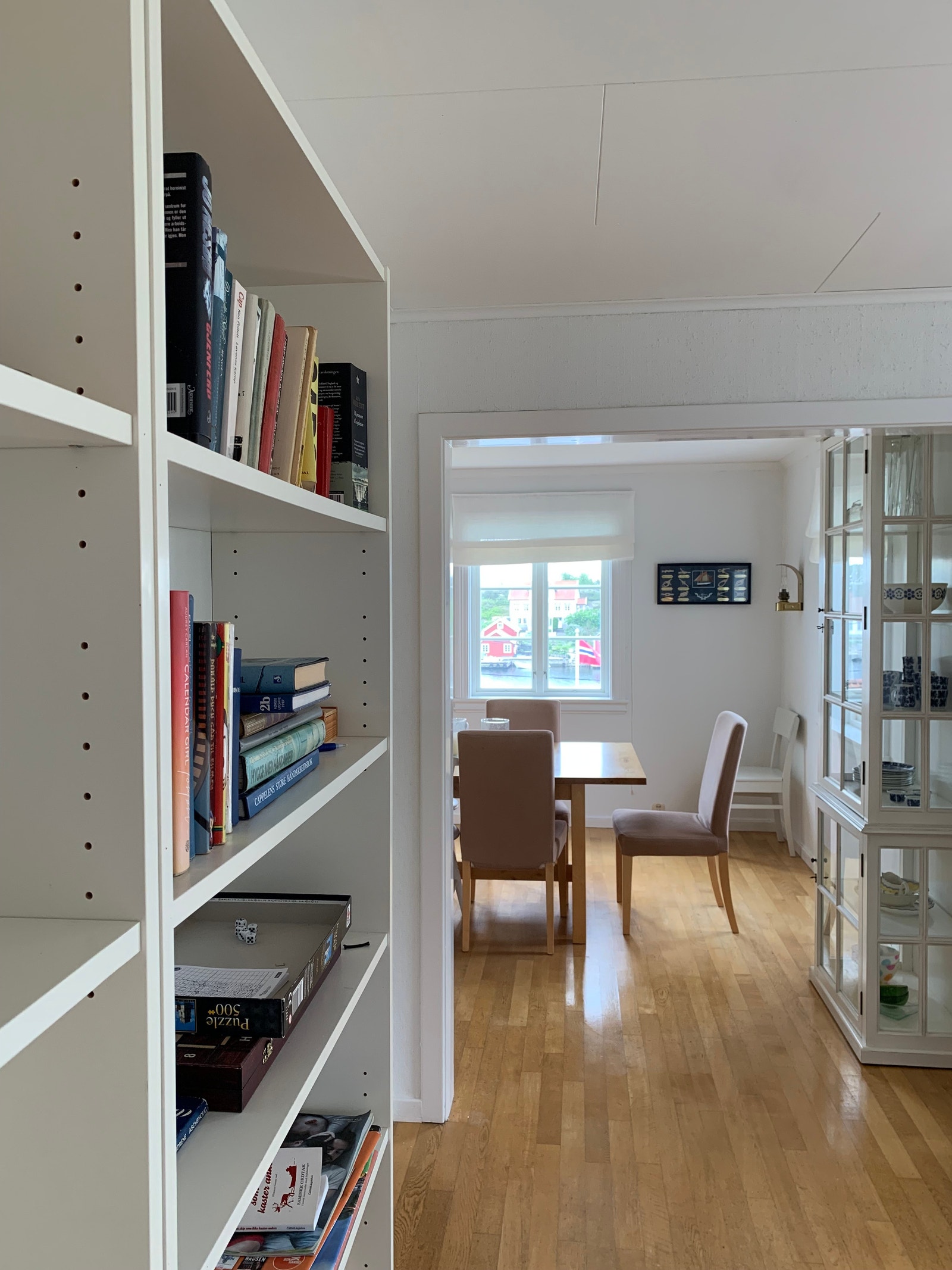 Fra stue mot spisestue Galleribilde