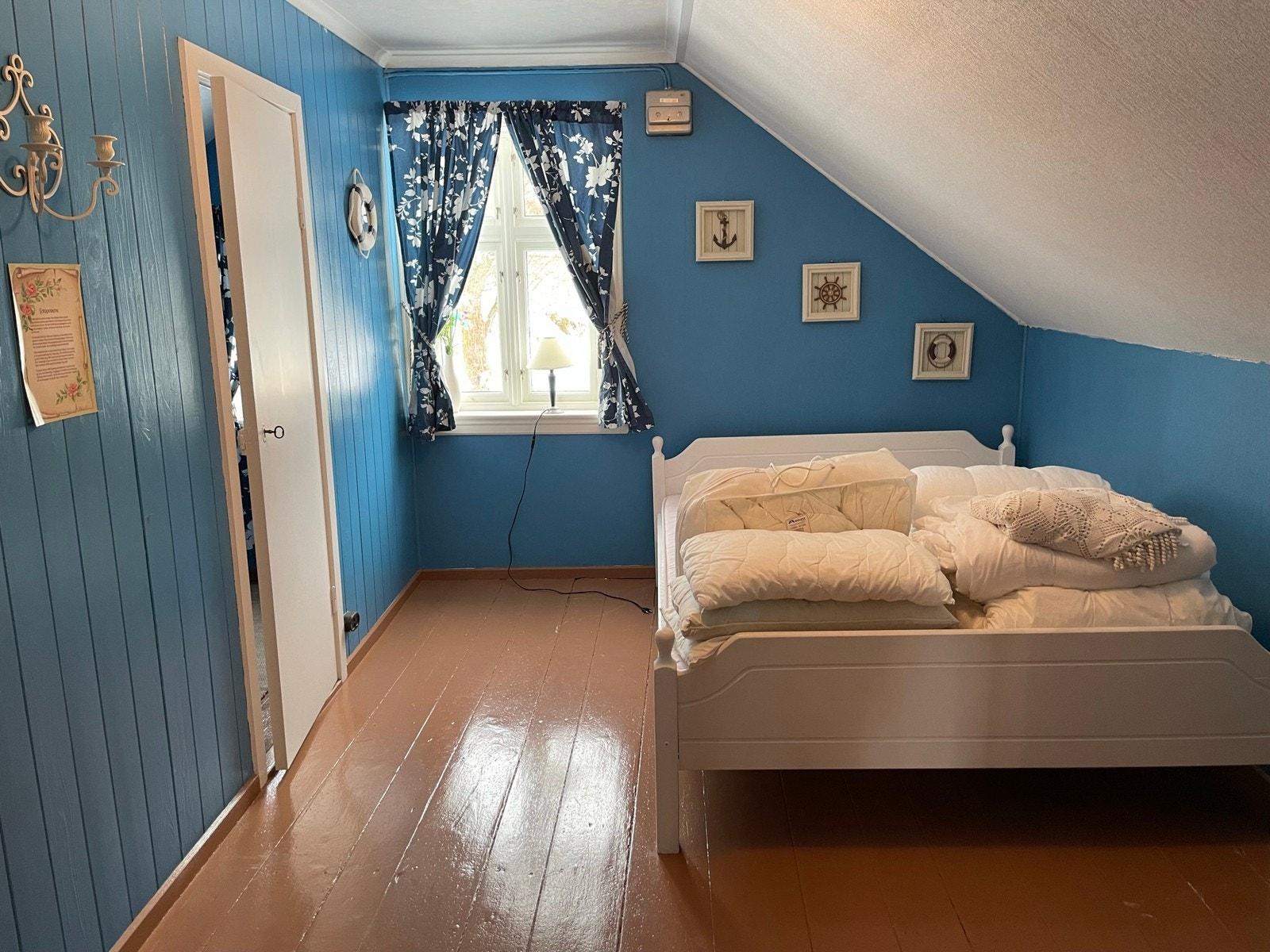 Ett av soverommene på loftet Galleribilde