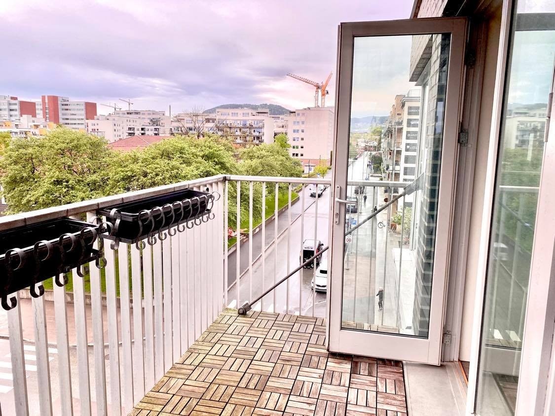 Balkong fra stue Galleribilde