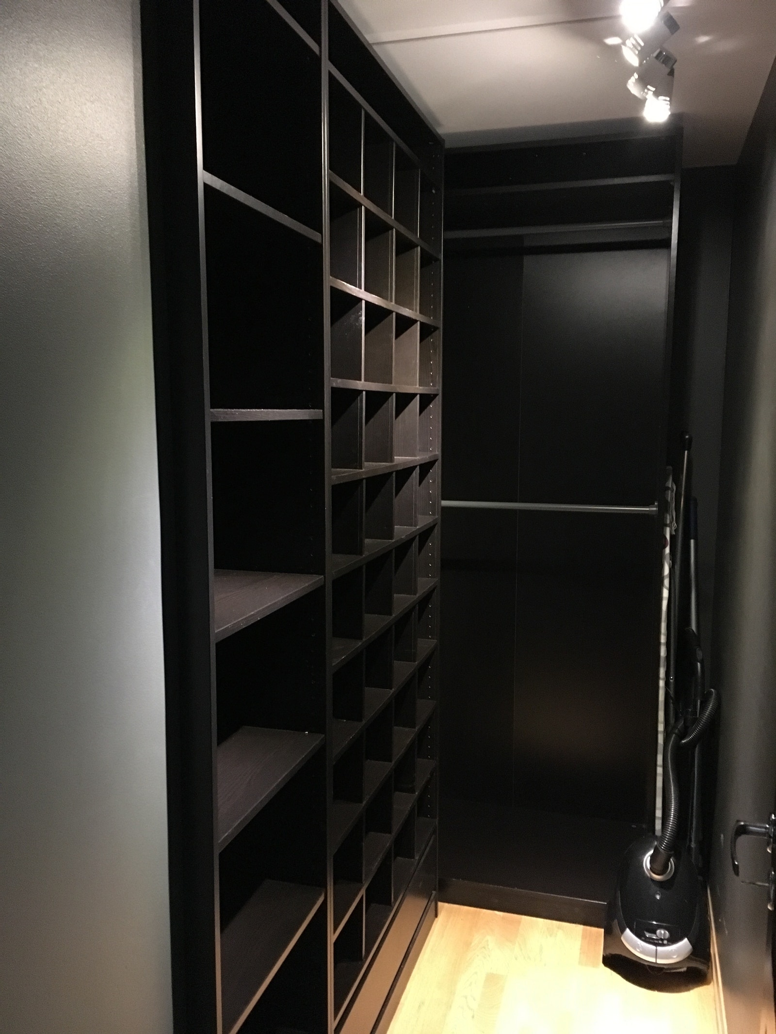 Intern bod i leiligheten, i tillegg disponeres bod i kjeller Galleribilde