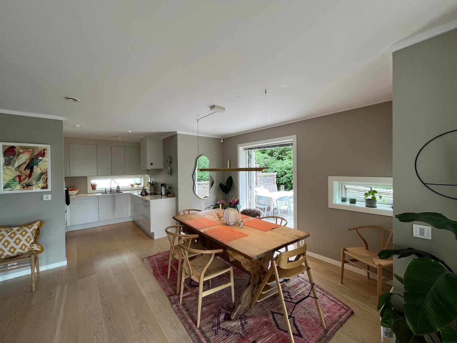 Stue/spisetue/kjøkken i ett Galleribilde