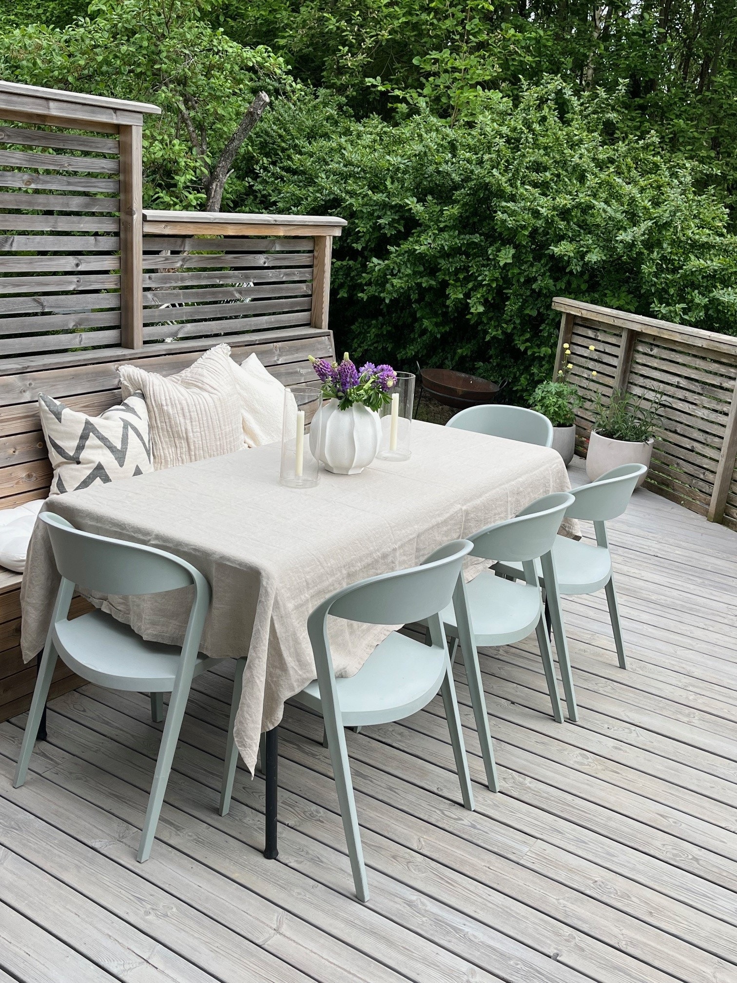 Stille og fredelig uteplass i tilknytning hage og stue Galleribilde