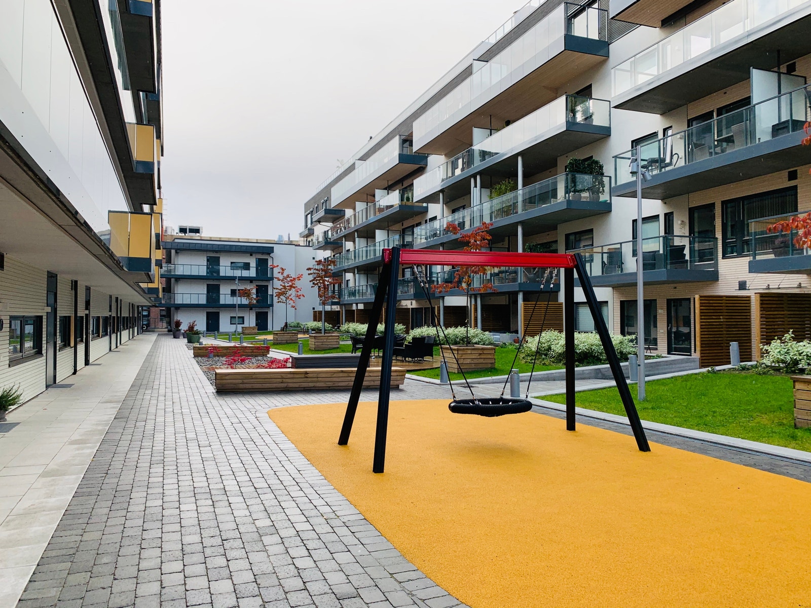 Atrium - direkte tilgang med utemøblement. Flott for en kopp kaffe eller frokost Galleribilde