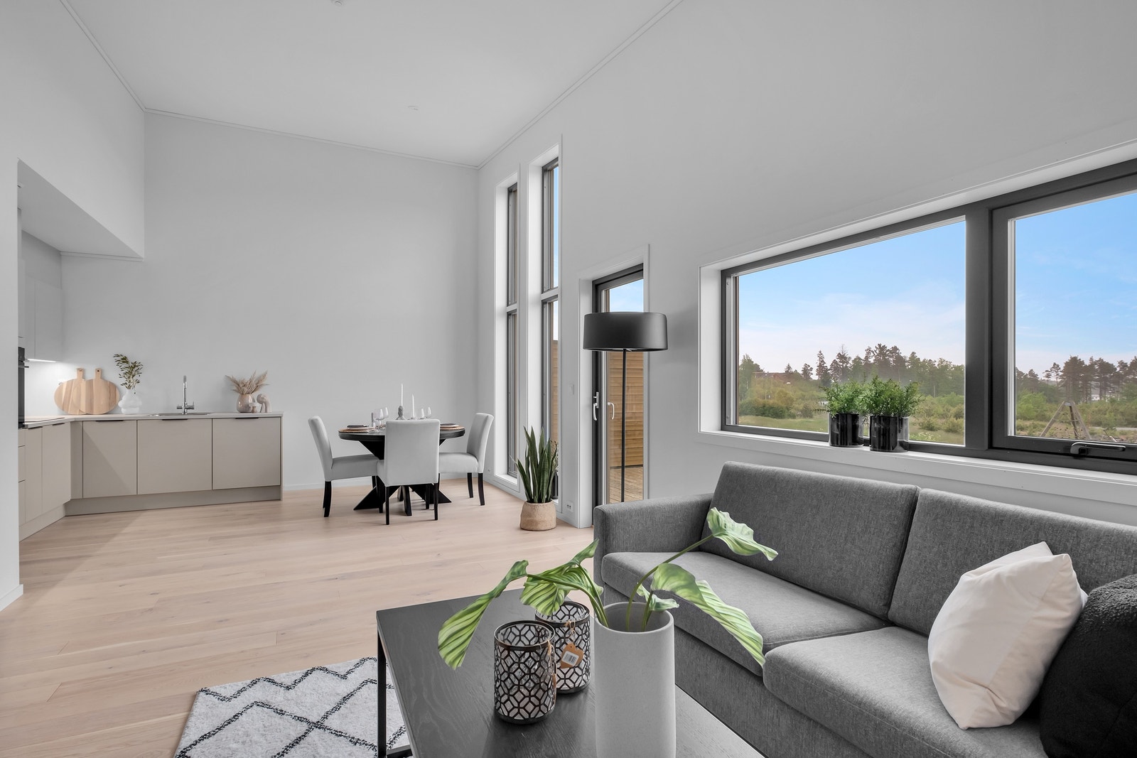 Meget god takhøyde i stue/kjøkken Galleribilde