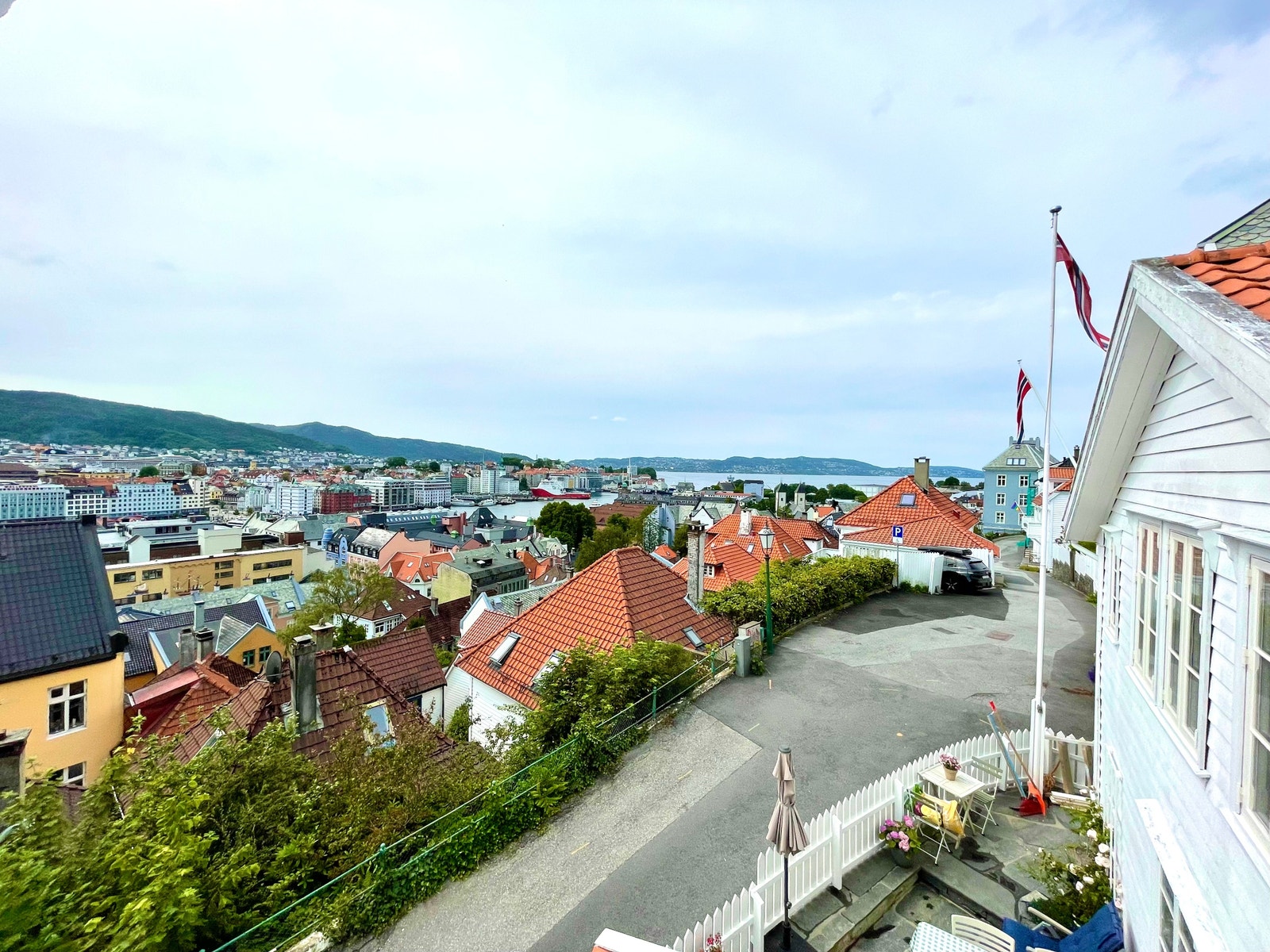 Utsikt fra soverom og kjøkken Galleribilde