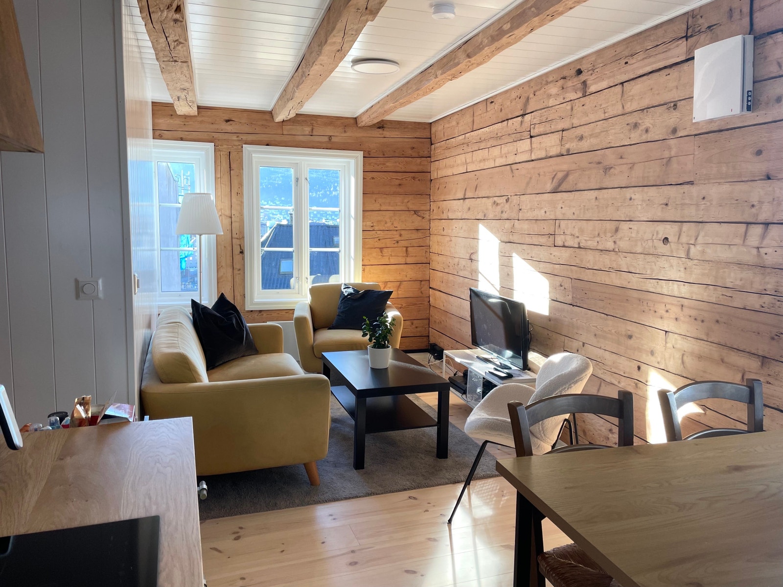 Stue sett fra kjøkken Galleribilde