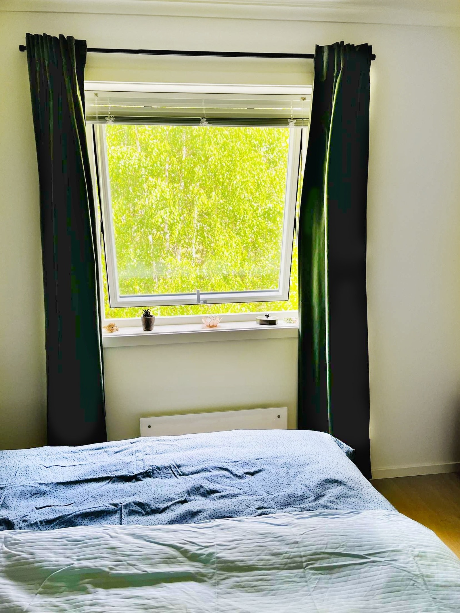 Soverom 1, med panelovn Galleribilde