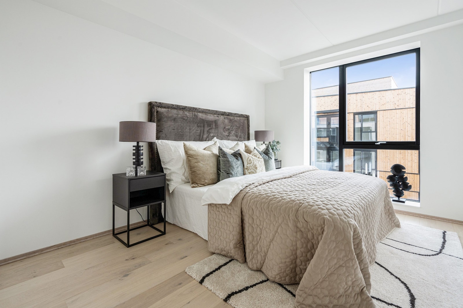 Romslig og lyst hovedsoverom på ca. 11 kvm Galleribilde