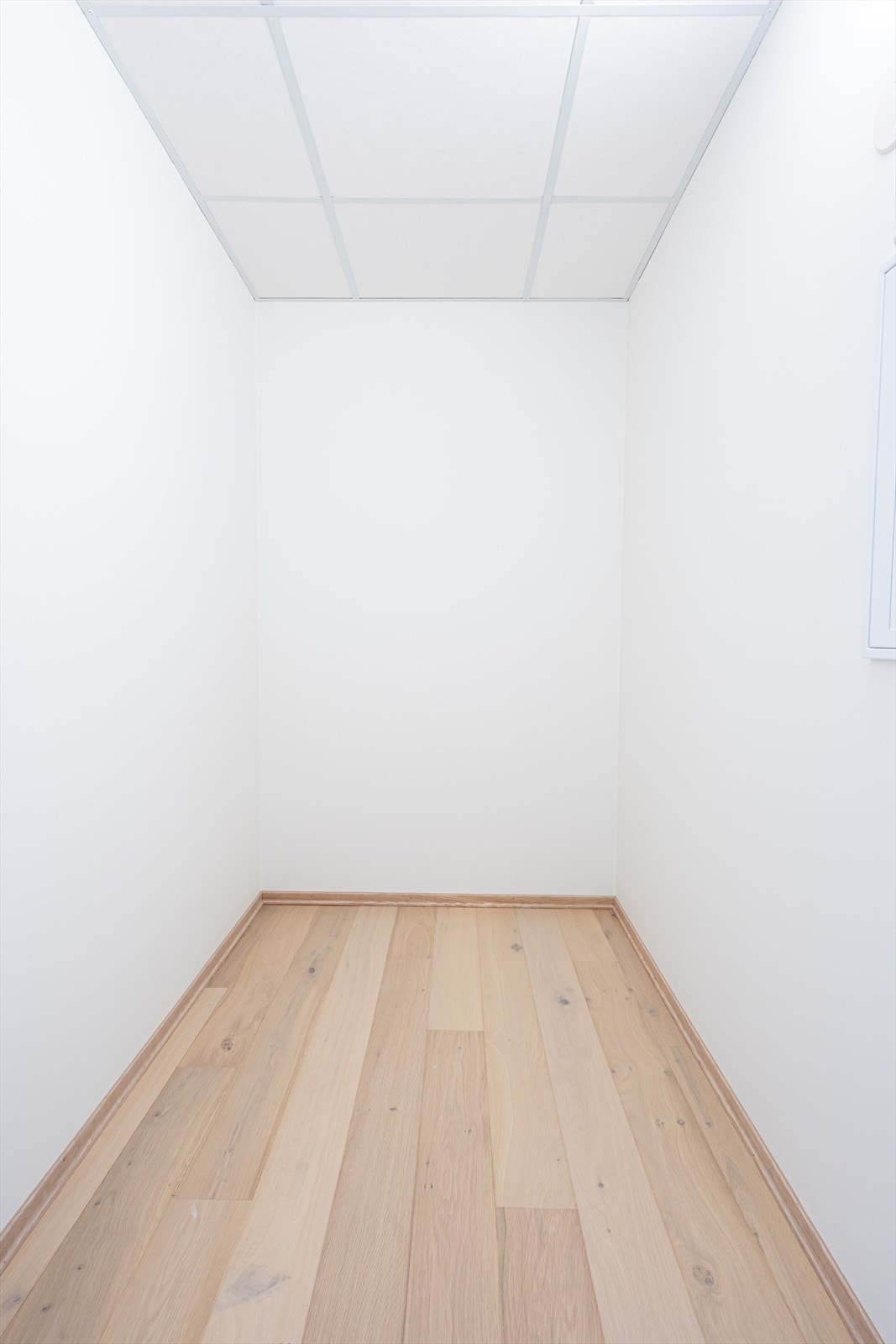 Det er god lagringsplass i innvendig bod, i tillegg til sportsbod i kjeller. Galleribilde