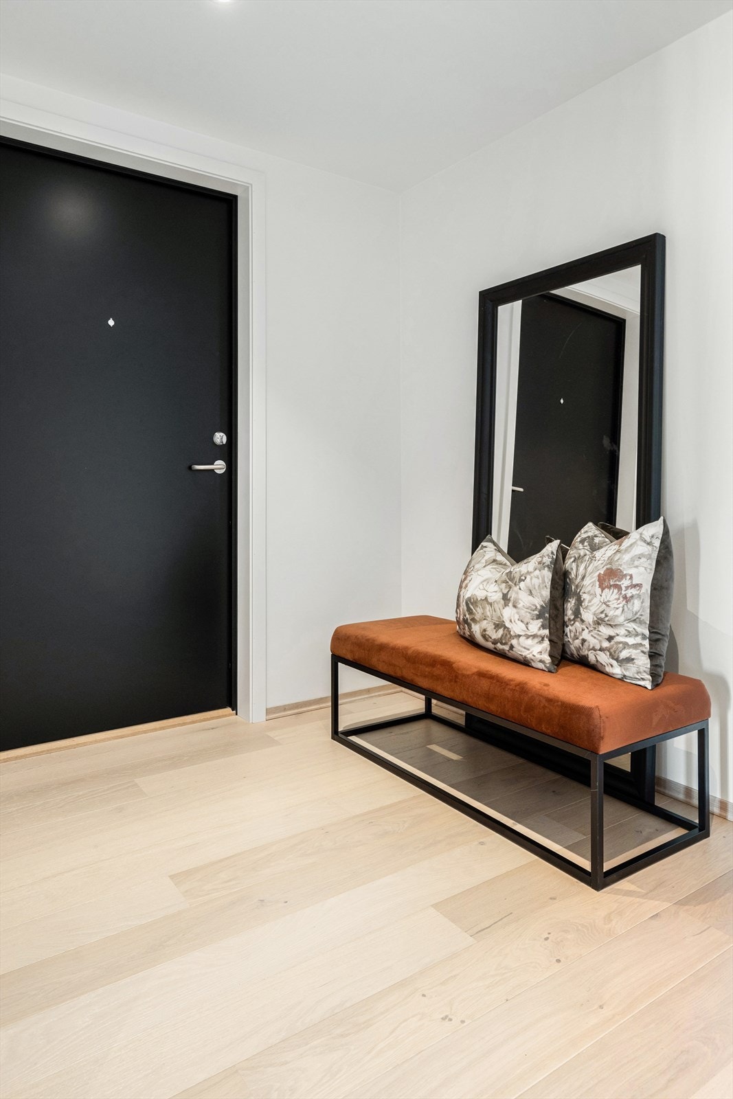 Det er plass for garderobeløsning i entré om ønskelig. Galleribilde