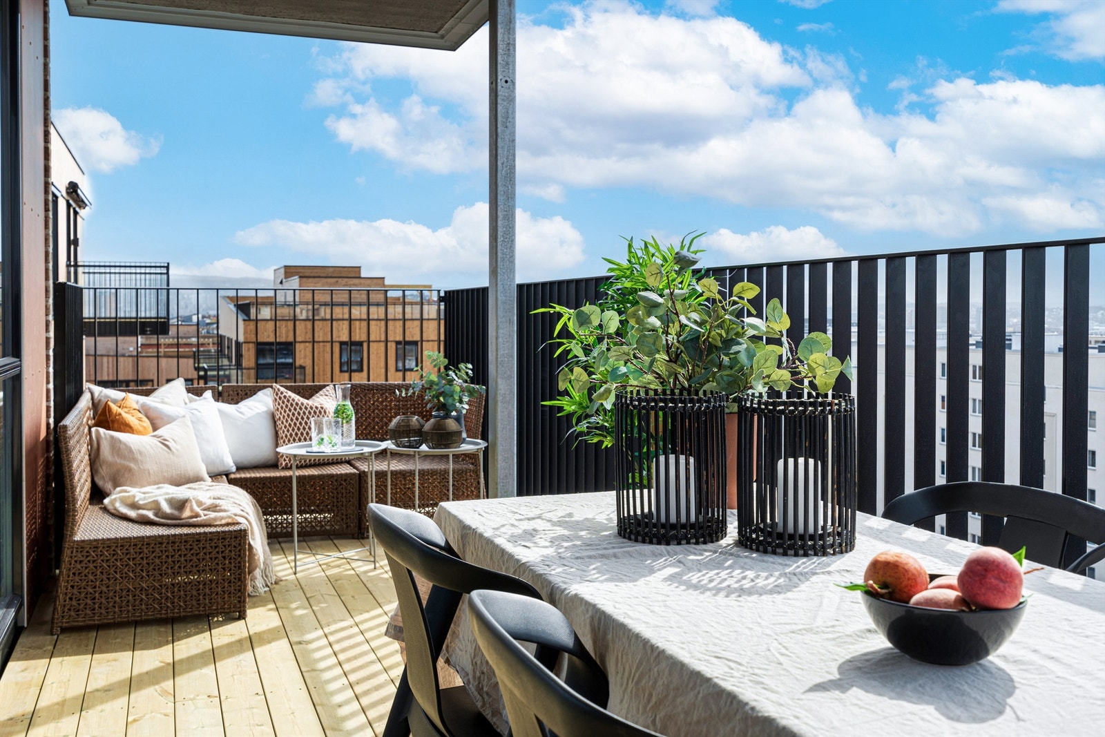 Sydvendt balkong på hele 13,7 kvm Galleribilde