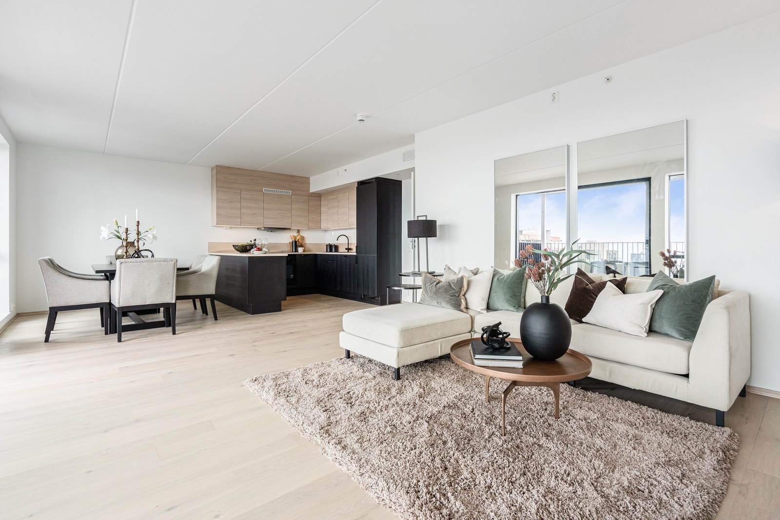 Gulvene er levert med 145 mm 1-stavs eikeparkett. Galleribilde