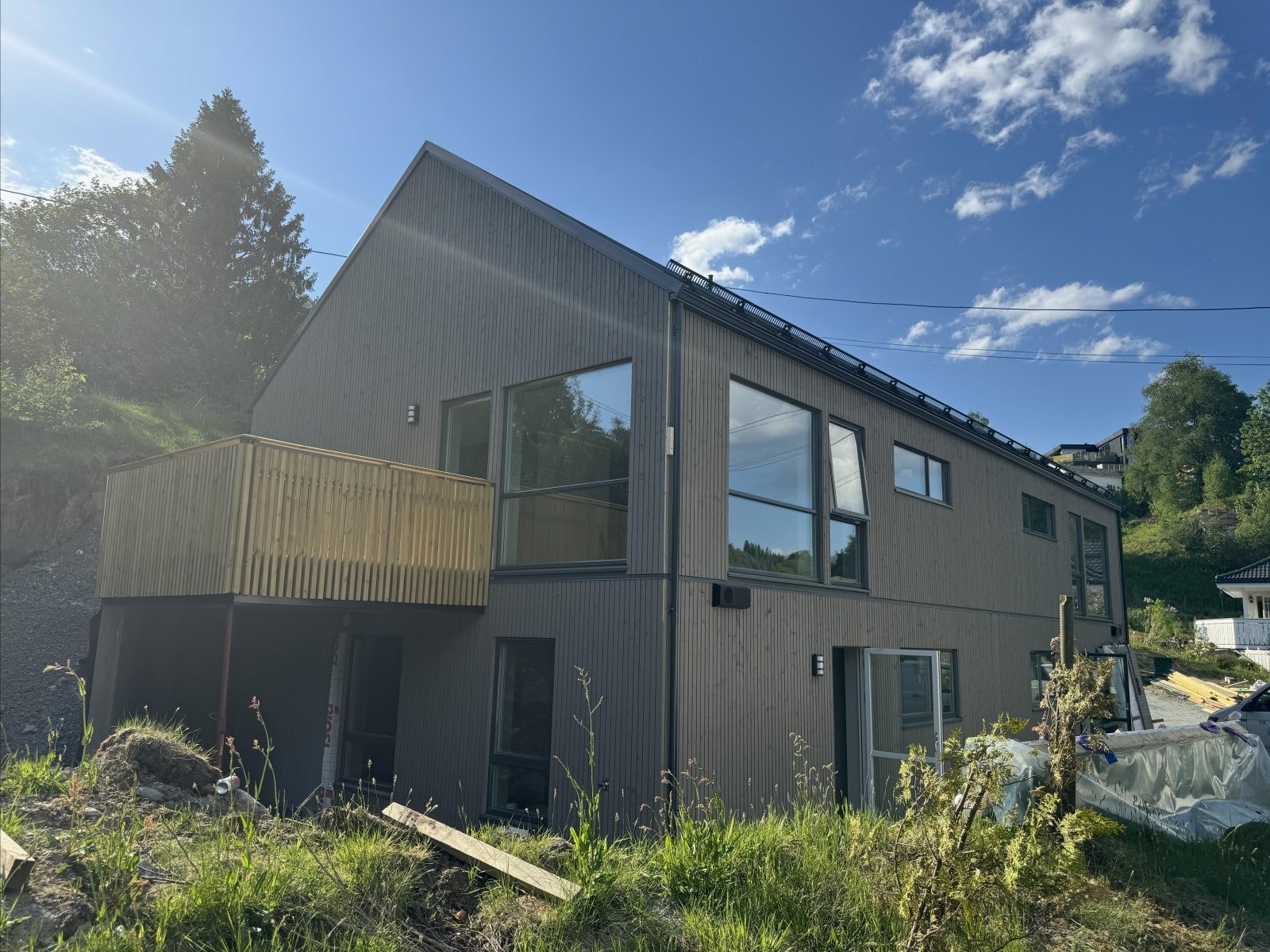 Bilde tatt med mobilkamera 21. mai. Nr 41a nærmest kamera. Galleribilde