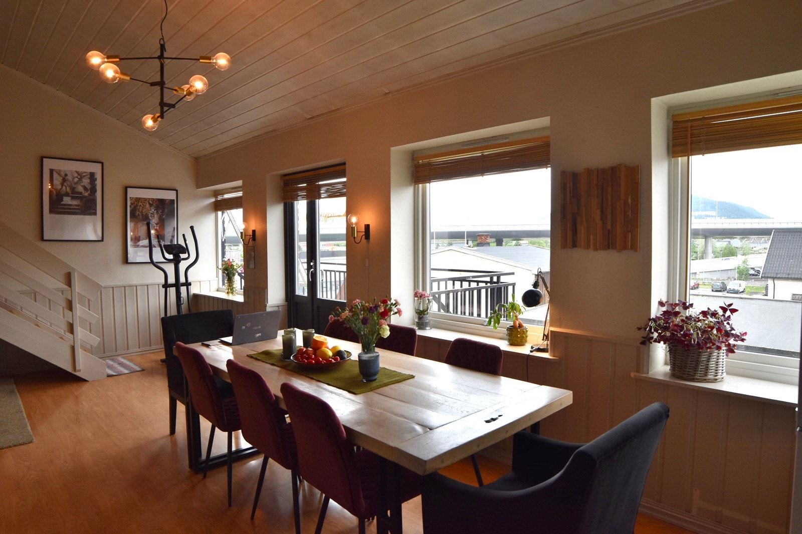 Spiseplass. Utgang balkong Galleribilde