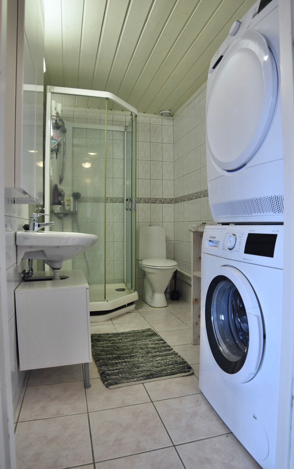Bad. Vaskemaskin medfølger Galleribilde