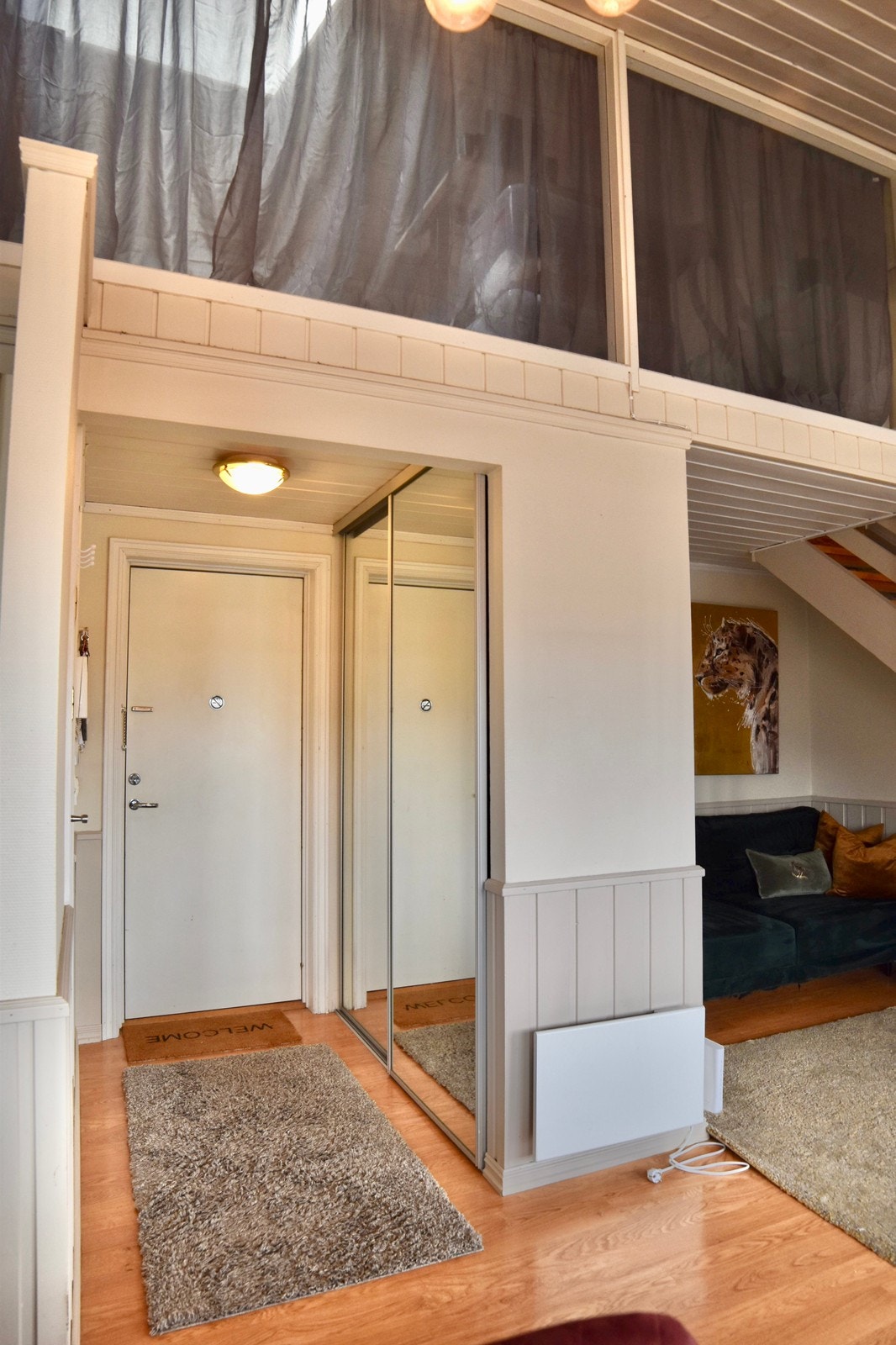 Utgang. Sofrakrok til høyre Galleribilde